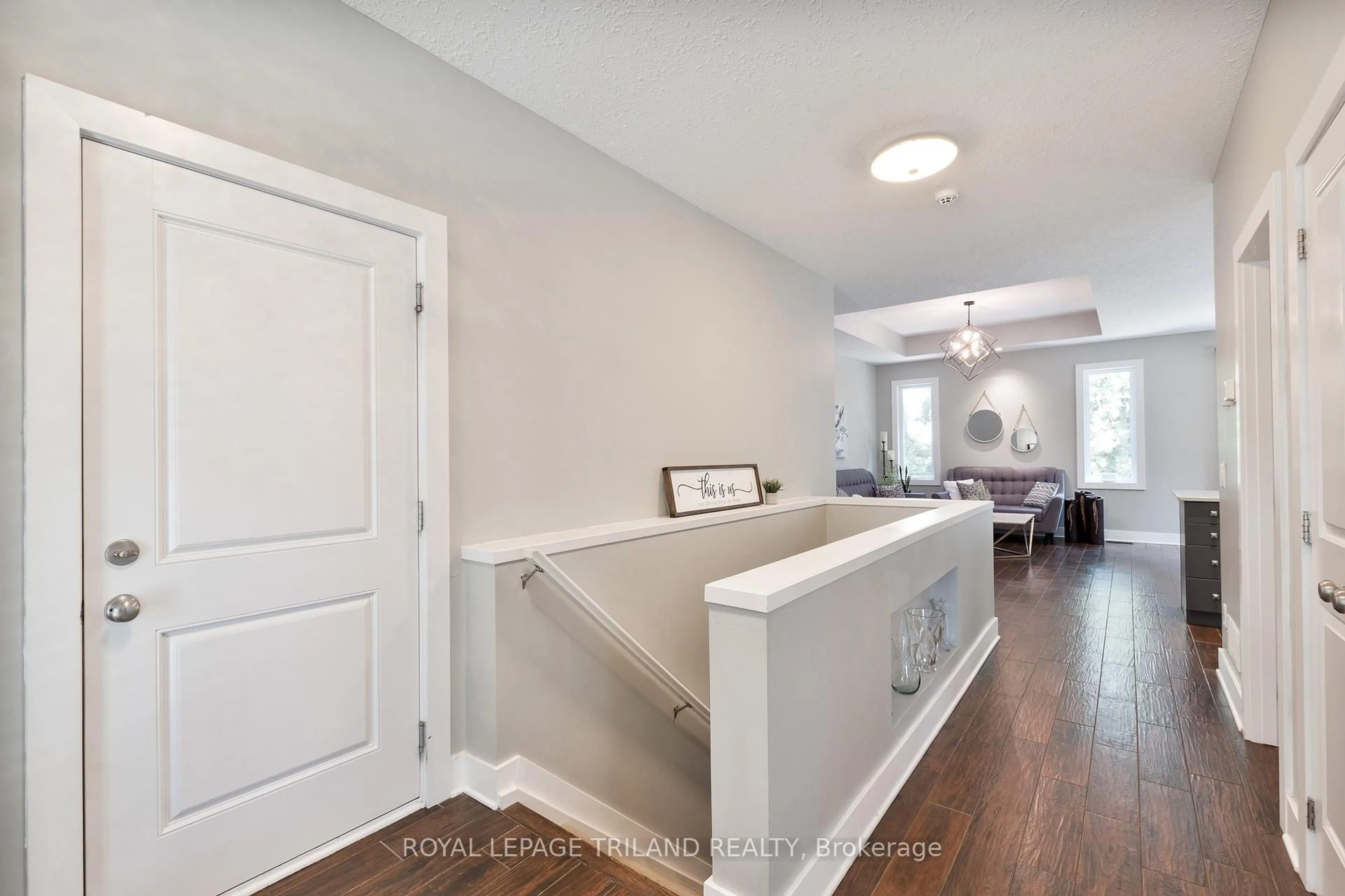 Indoor entryway for 681 Bennett Cres, Strathroy-Caradoc Ontario N0L 1W0
