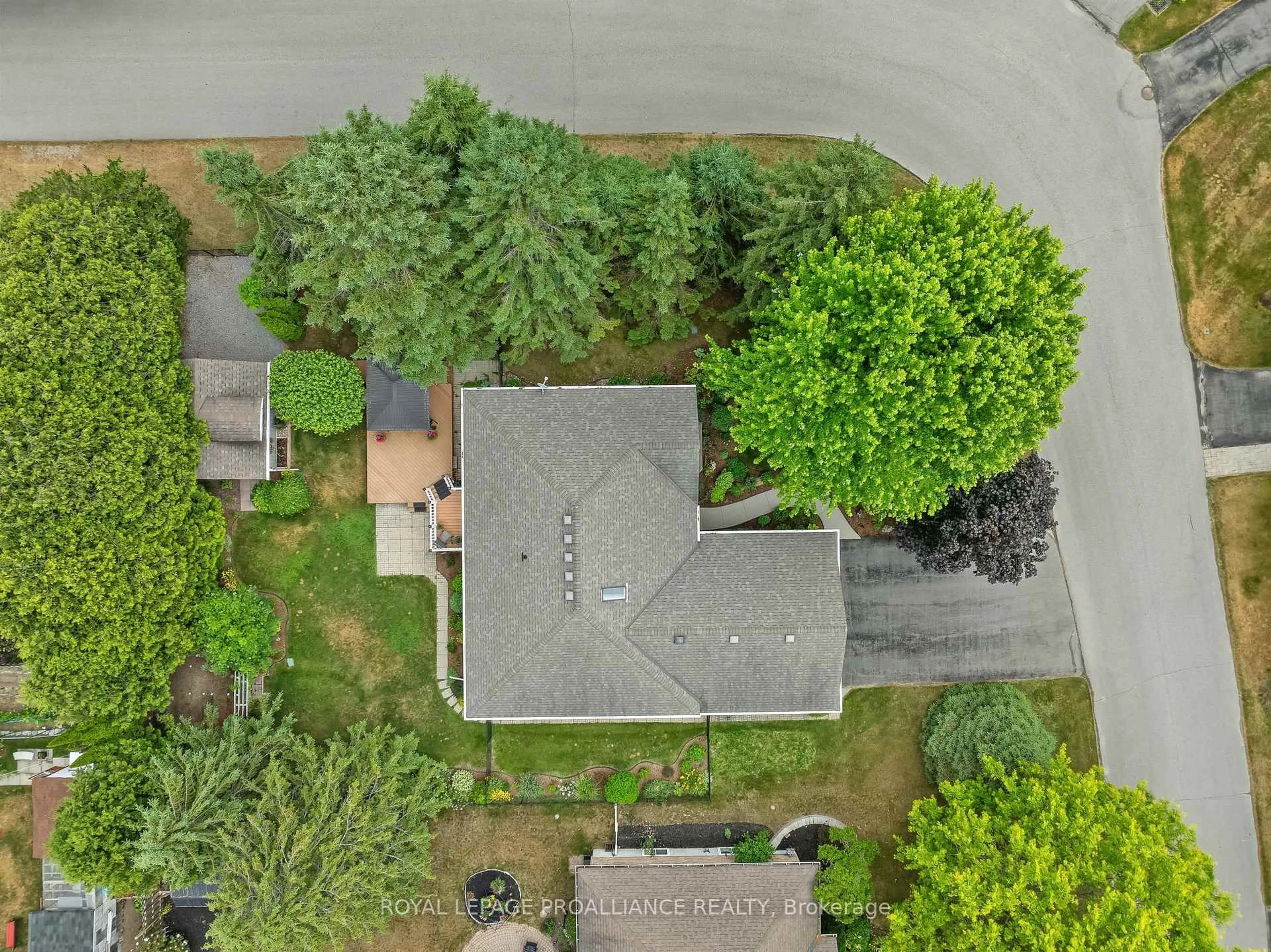 A pic from outside/outdoor area/front of a property/back of a property/a pic from drone, street for 3 Westview Dr, Brighton Ontario K0K 1H0
