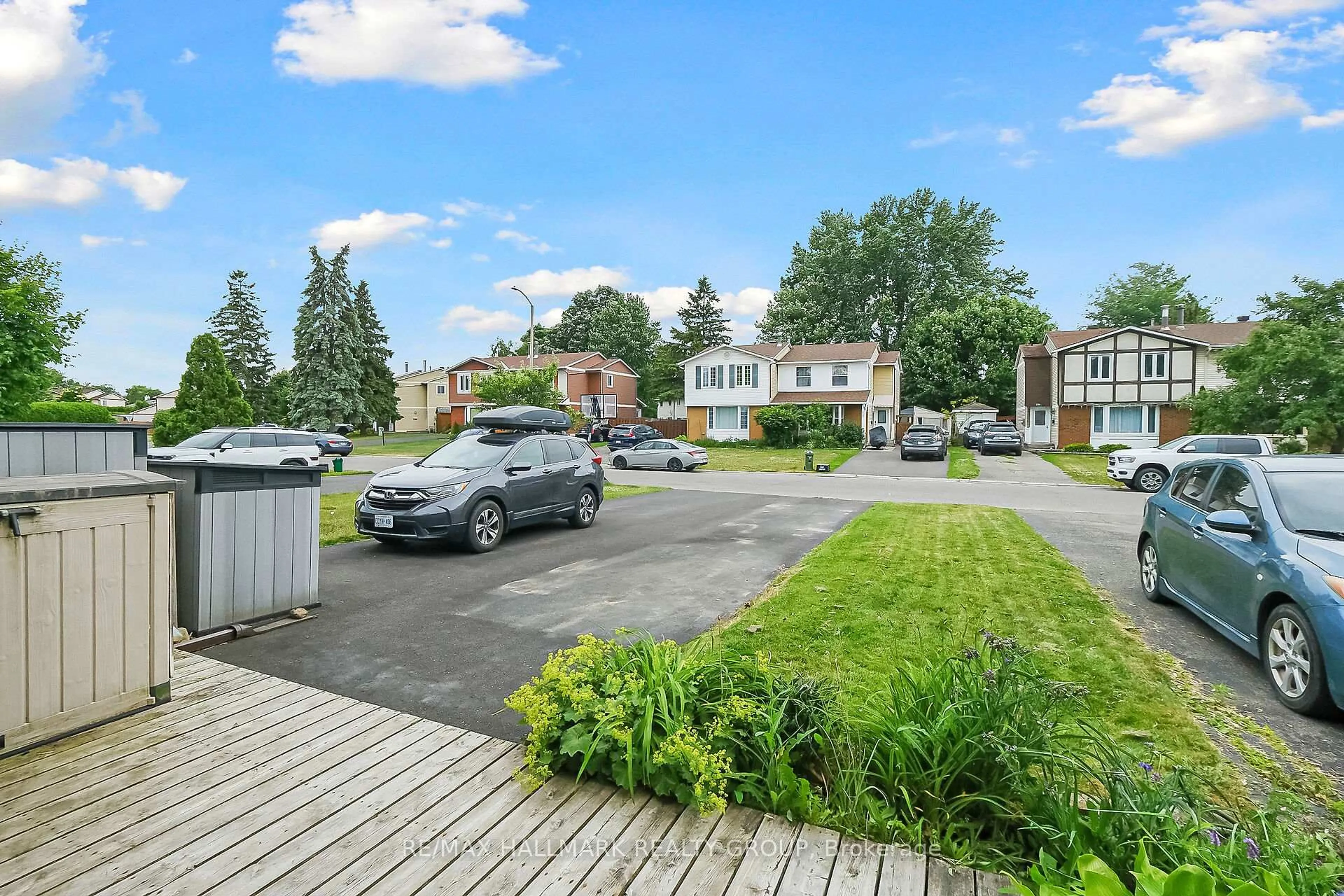 A pic from outside/outdoor area/front of a property/back of a property/a pic from drone, street for 296 Pintail Terr, Orleans Ontario K1E 2A1