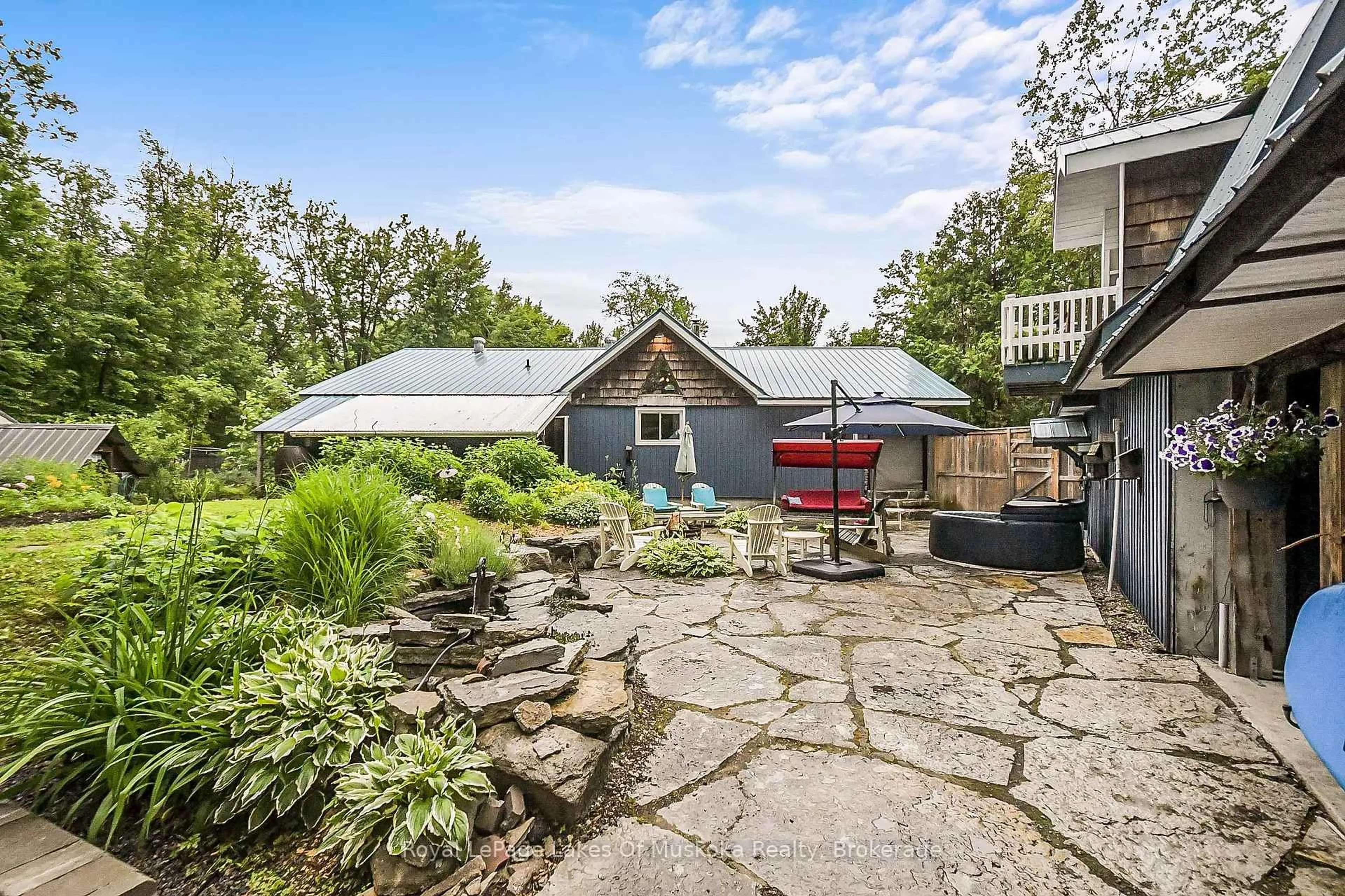 A pic from outside/outdoor area/front of a property/back of a property/a pic from drone, unknown for 1005 Kirby's Beach Rd, Bracebridge Ontario P1L 1X2