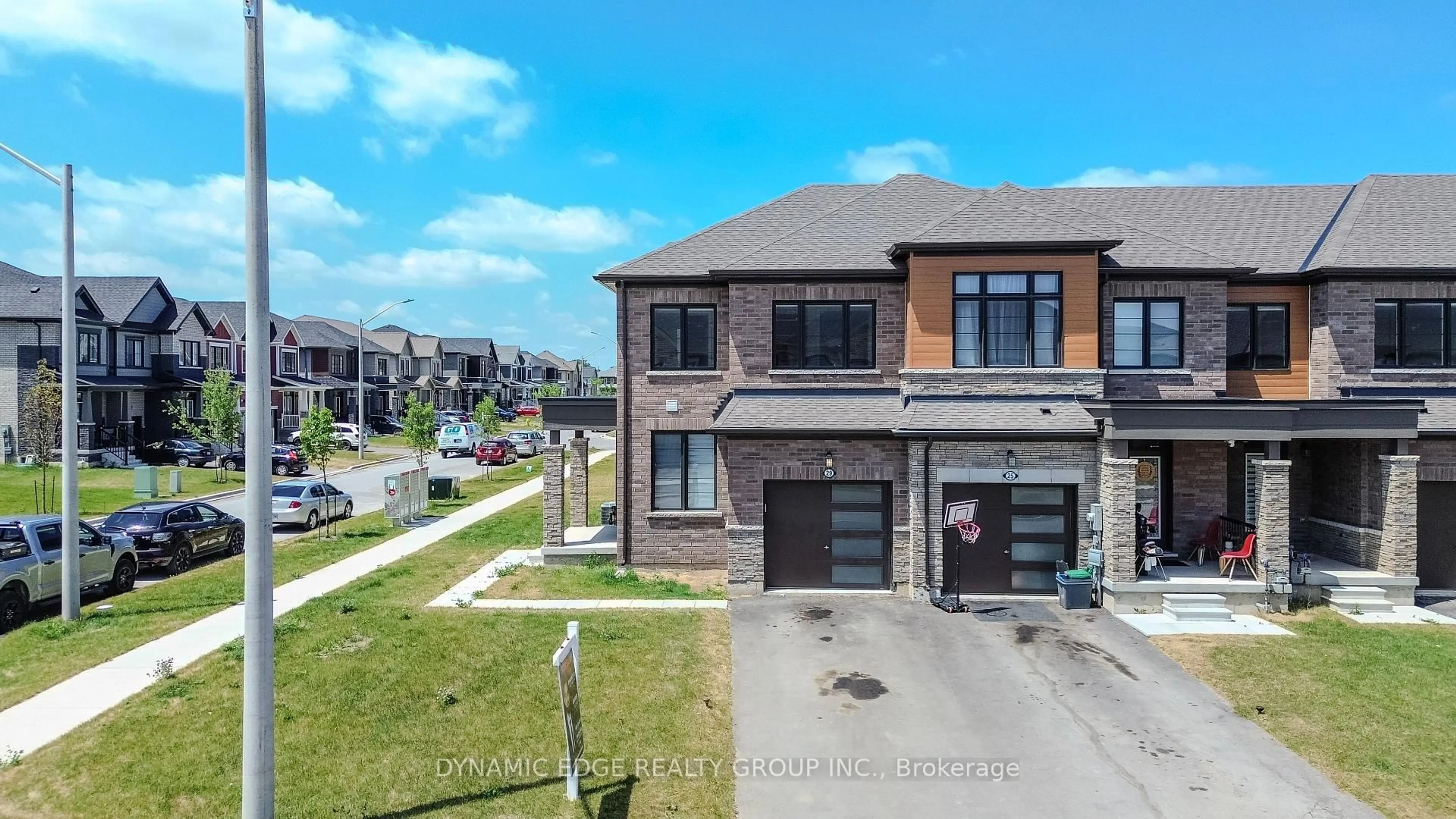 A pic from outside/outdoor area/front of a property/back of a property/a pic from drone, street for 29 Lavender Rd, Thorold Ontario L3B 0L4