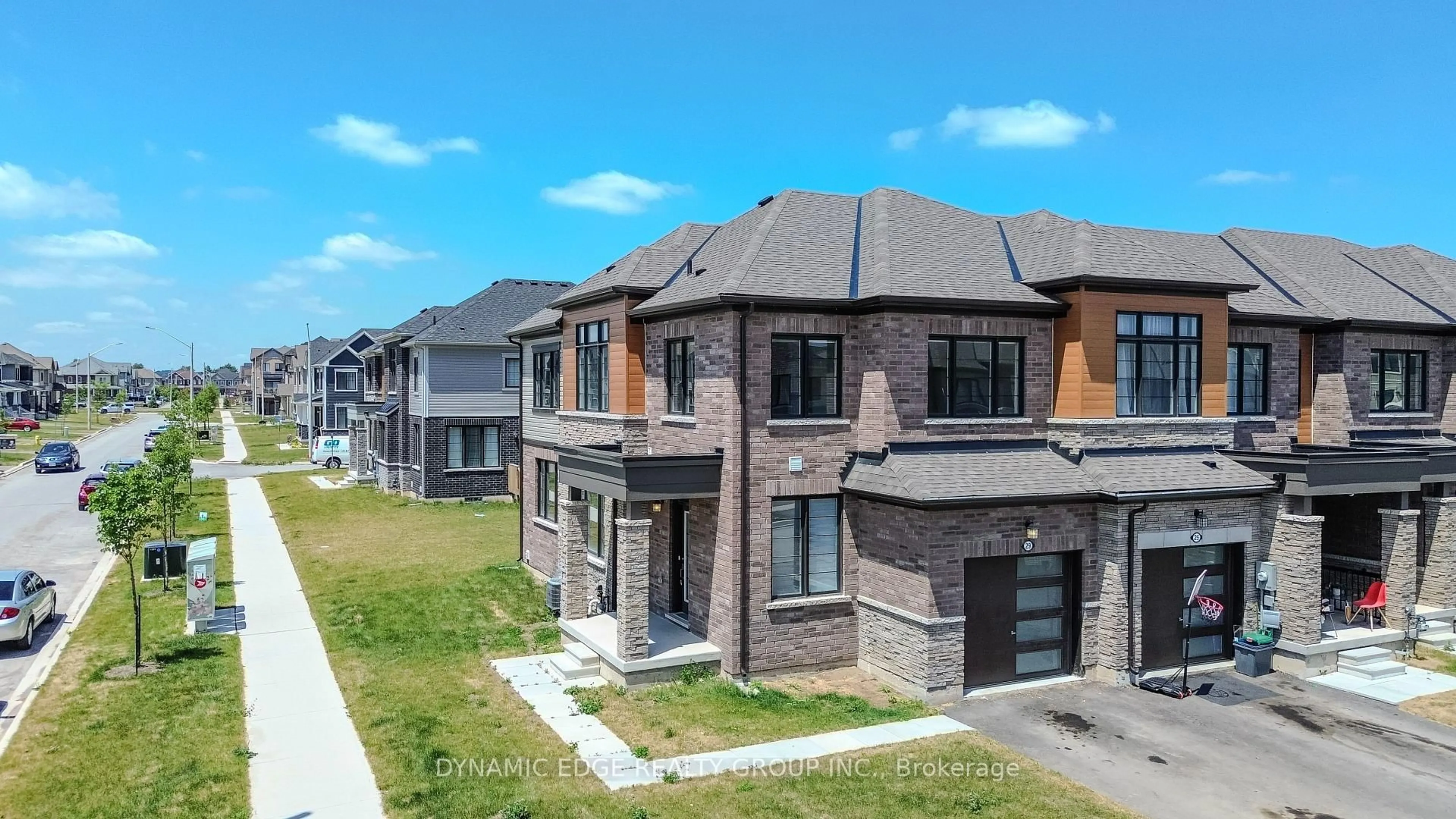 A pic from outside/outdoor area/front of a property/back of a property/a pic from drone, street for 29 Lavender Rd, Thorold Ontario L3B 0L4