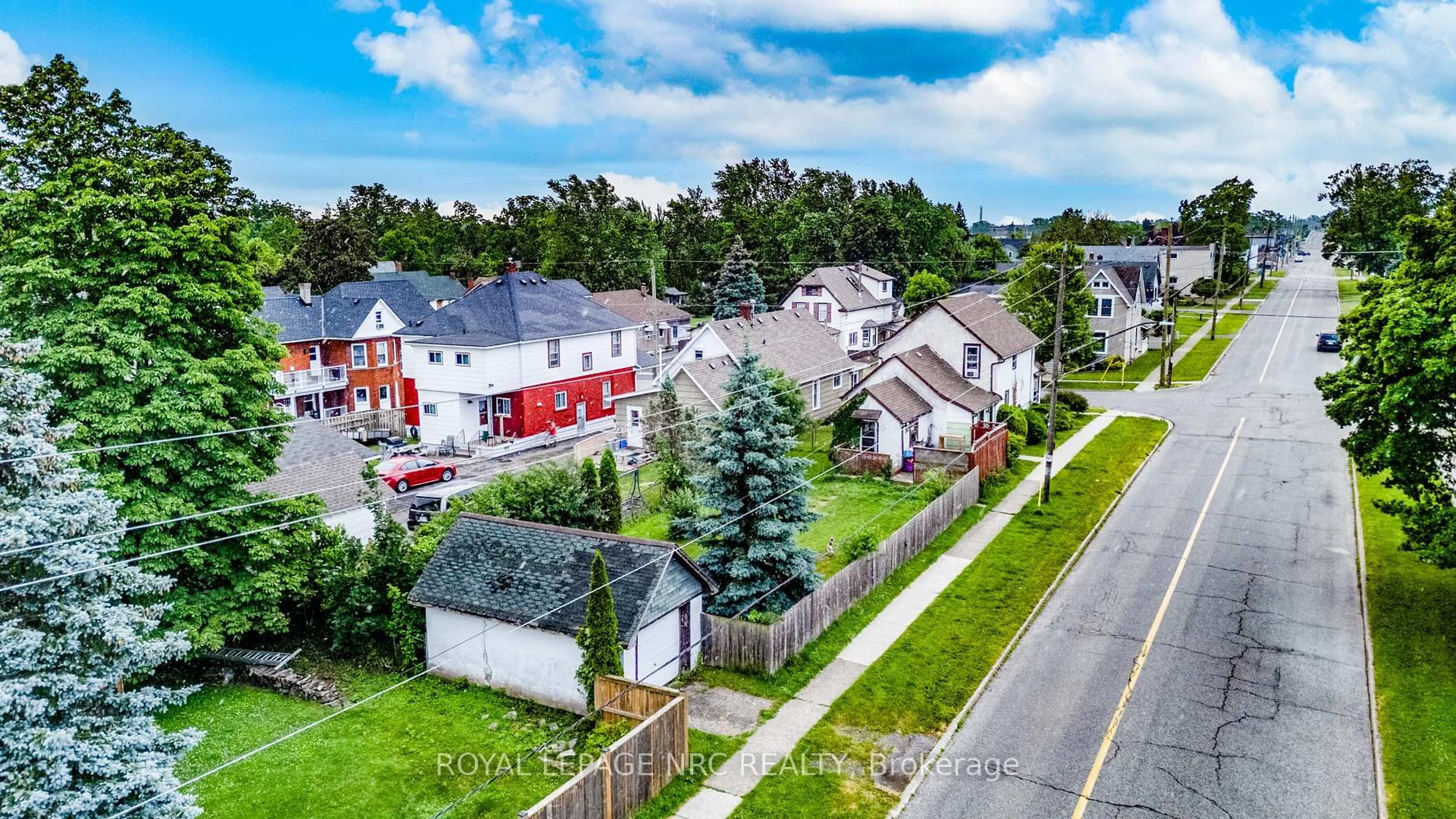 A pic from outside/outdoor area/front of a property/back of a property/a pic from drone, street for 38 Emerick Ave, Fort Erie Ontario L2A 2W3