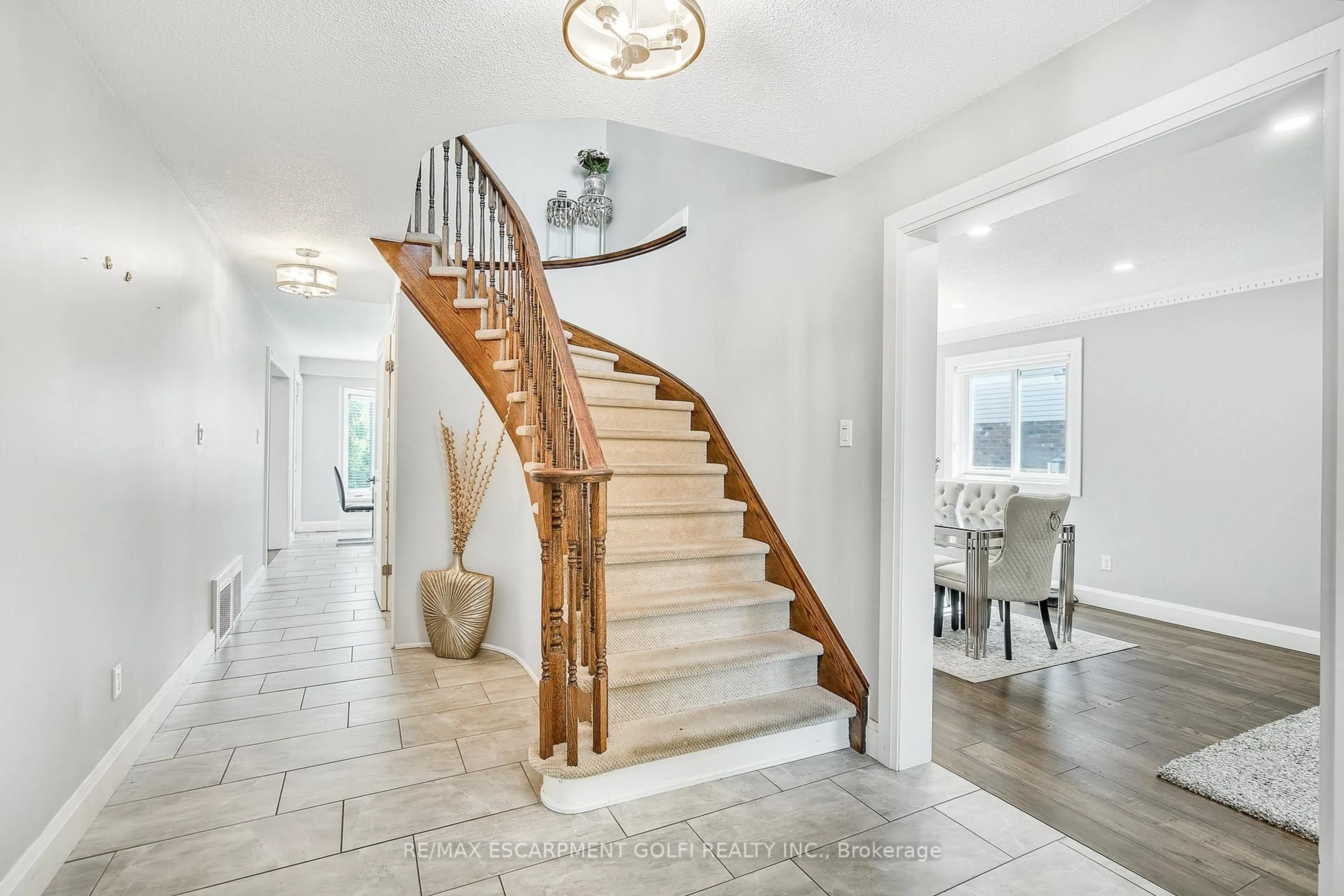 Unknown for 11 Sumner Cres, Grimsby Ontario L3M 5E2