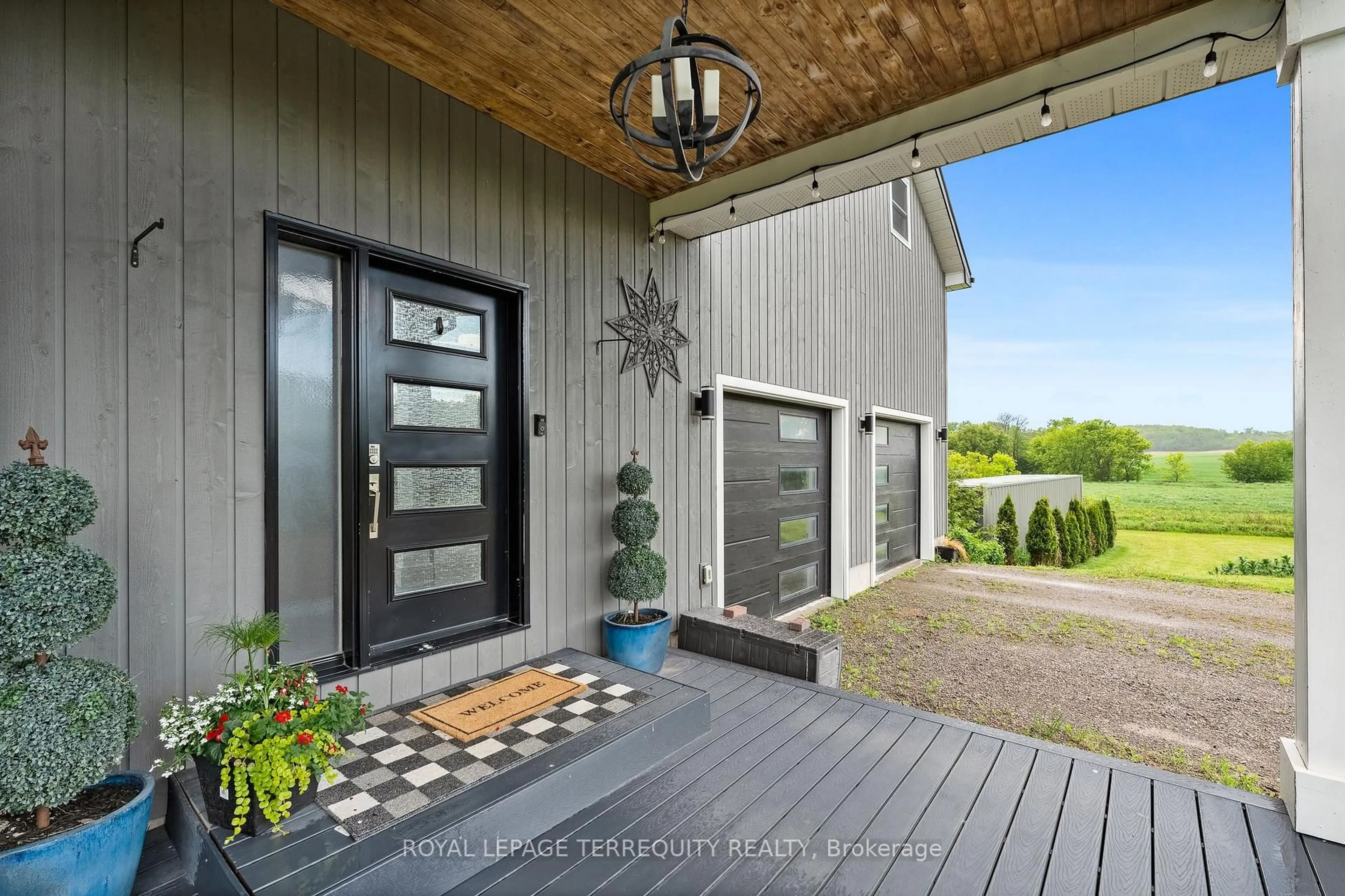 Indoor entryway for 571 Catchmore Rd, Trent Hills Ontario K0L 1L0