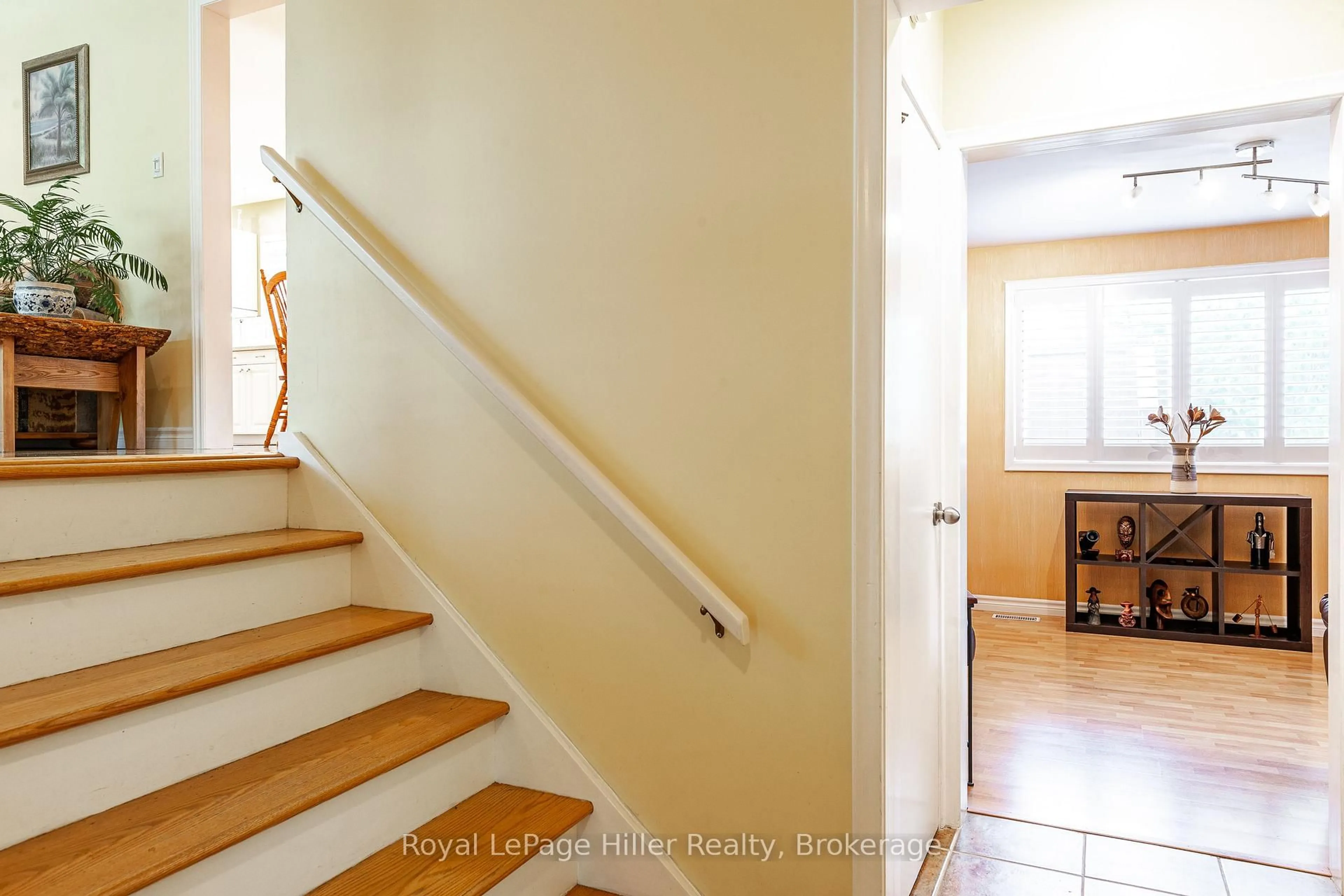Indoor entryway for 330 Britannia St, Stratford Ontario N5A 5Z8