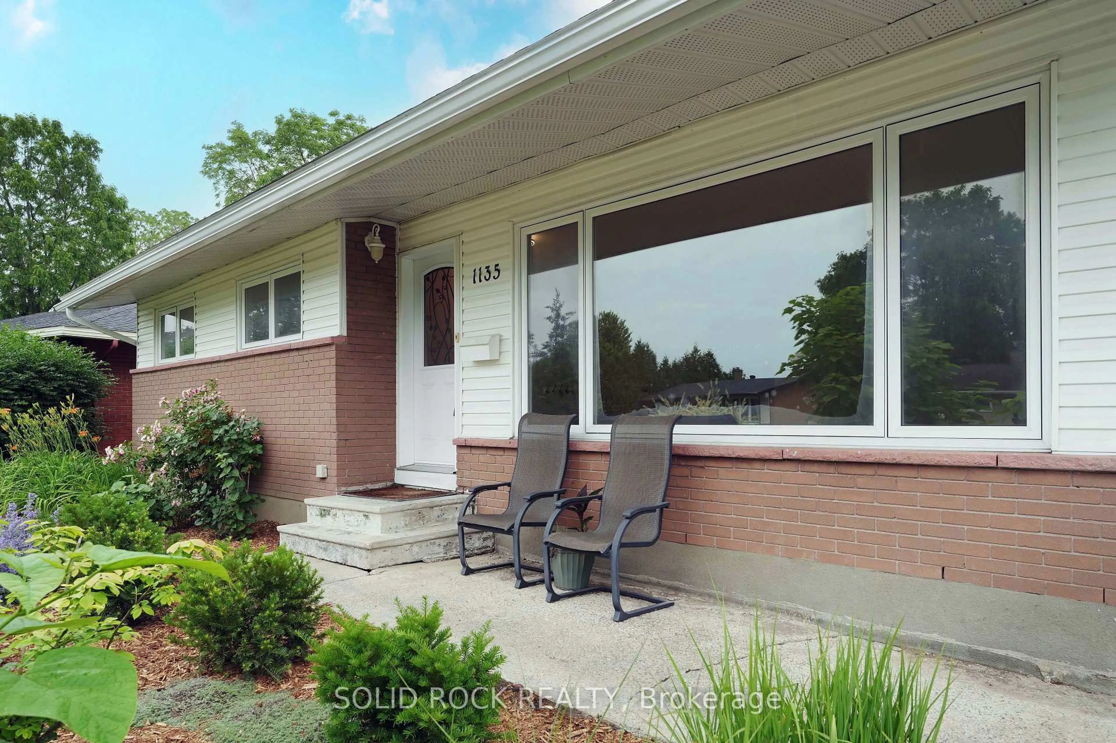 Home with brick exterior material, street for 1135 Maybank St, Ottawa Ontario K2C 2W7