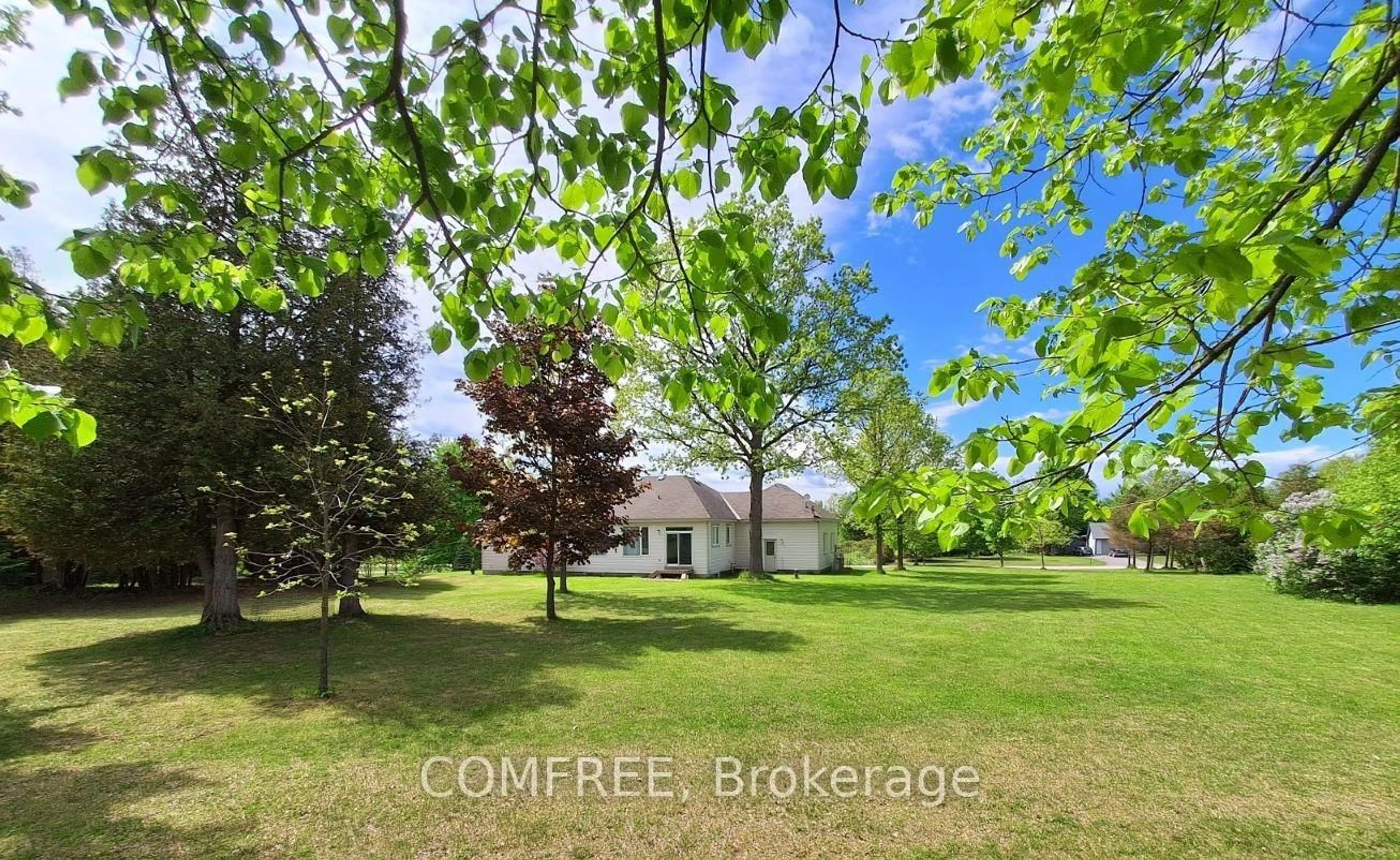 A pic from outside/outdoor area/front of a property/back of a property/a pic from drone, unknown for 6959 Viola St, North Gower Ontario K0A 2T0