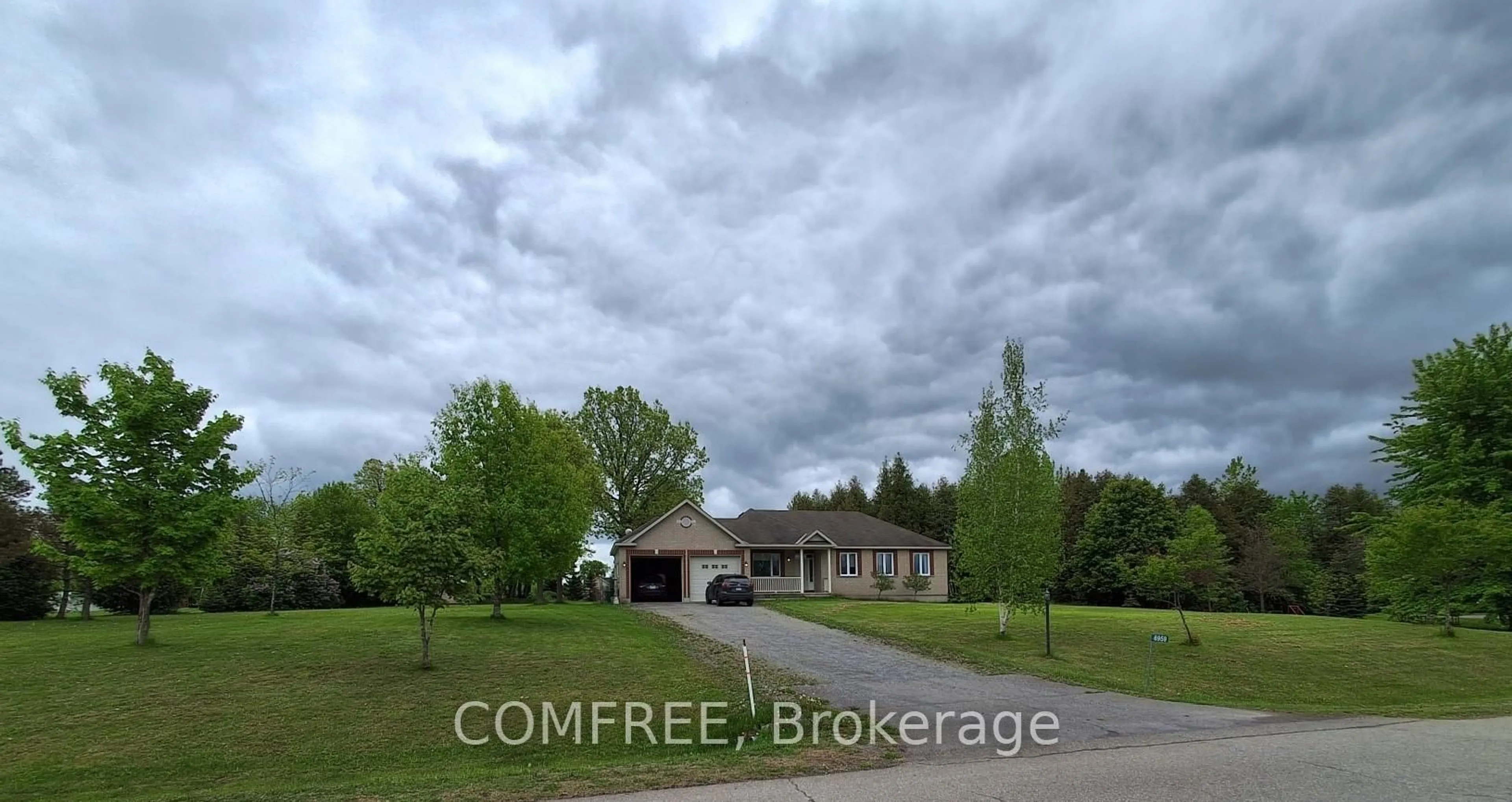 A pic from outside/outdoor area/front of a property/back of a property/a pic from drone, unknown for 6959 Viola St, North Gower Ontario K0A 2T0
