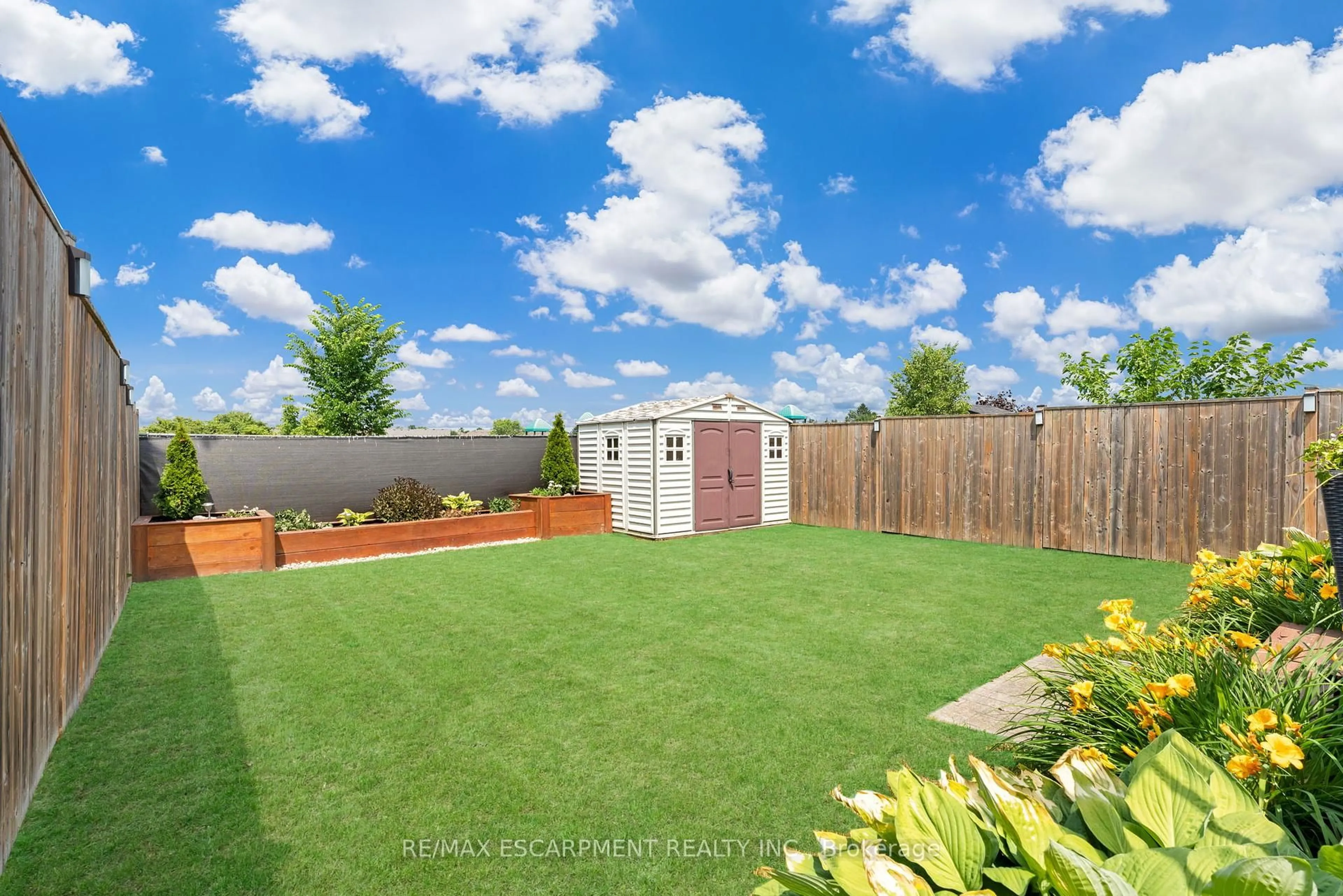 A pic from outside/outdoor area/front of a property/back of a property/a pic from drone, unknown for 48 Golden Acres Dr, West Lincoln Ontario L0R 2A0