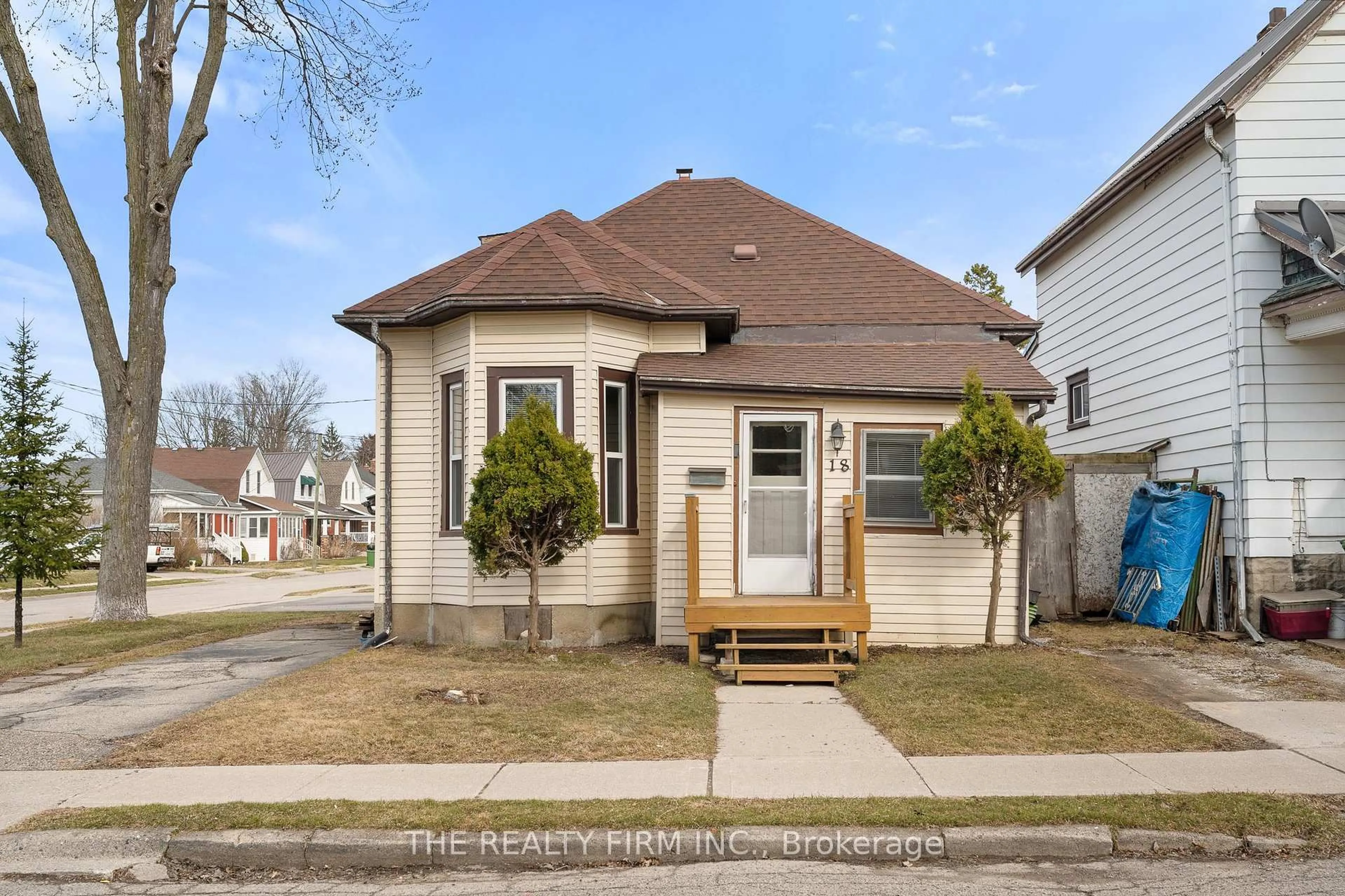 Unknown for 18 FOURTH Ave, St. Thomas Ontario N5R 4H2