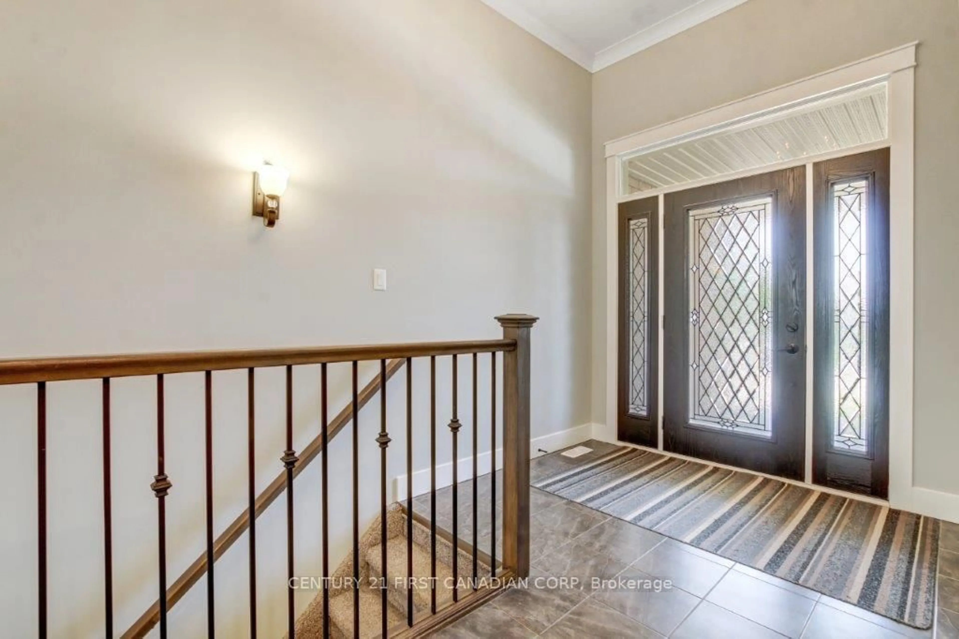 Indoor entryway for 19 St.Andrews Dr, St. Thomas Ontario N5R 0G4