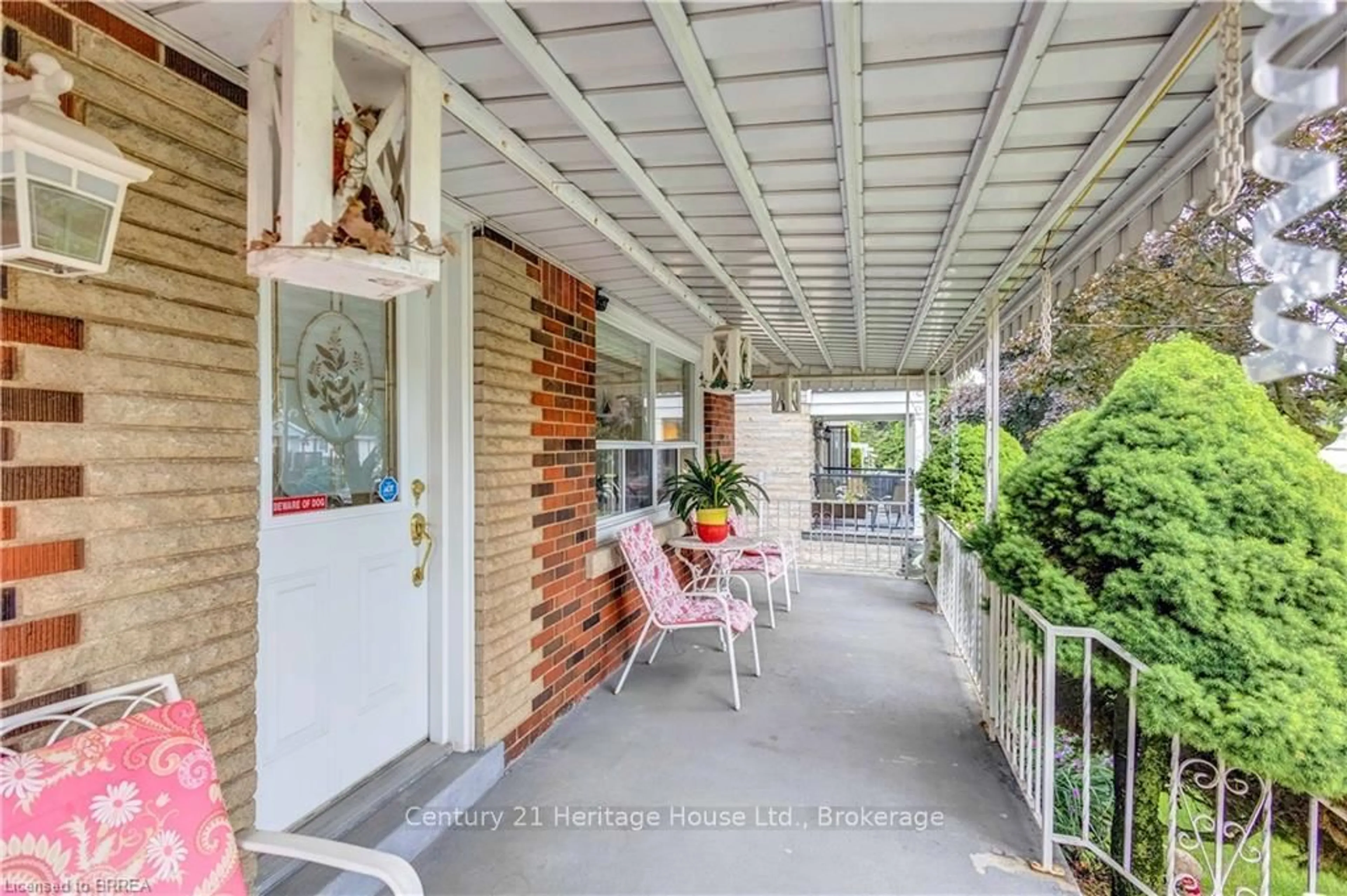 Patio, street for 366 East 18th St, Hamilton Ontario L9A 4P9