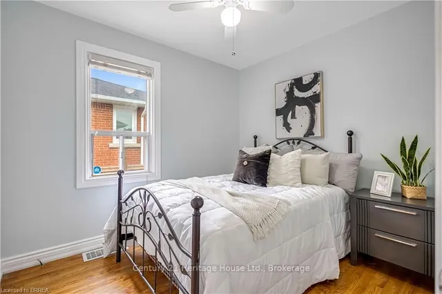 Primary image of 366 East 18th St
