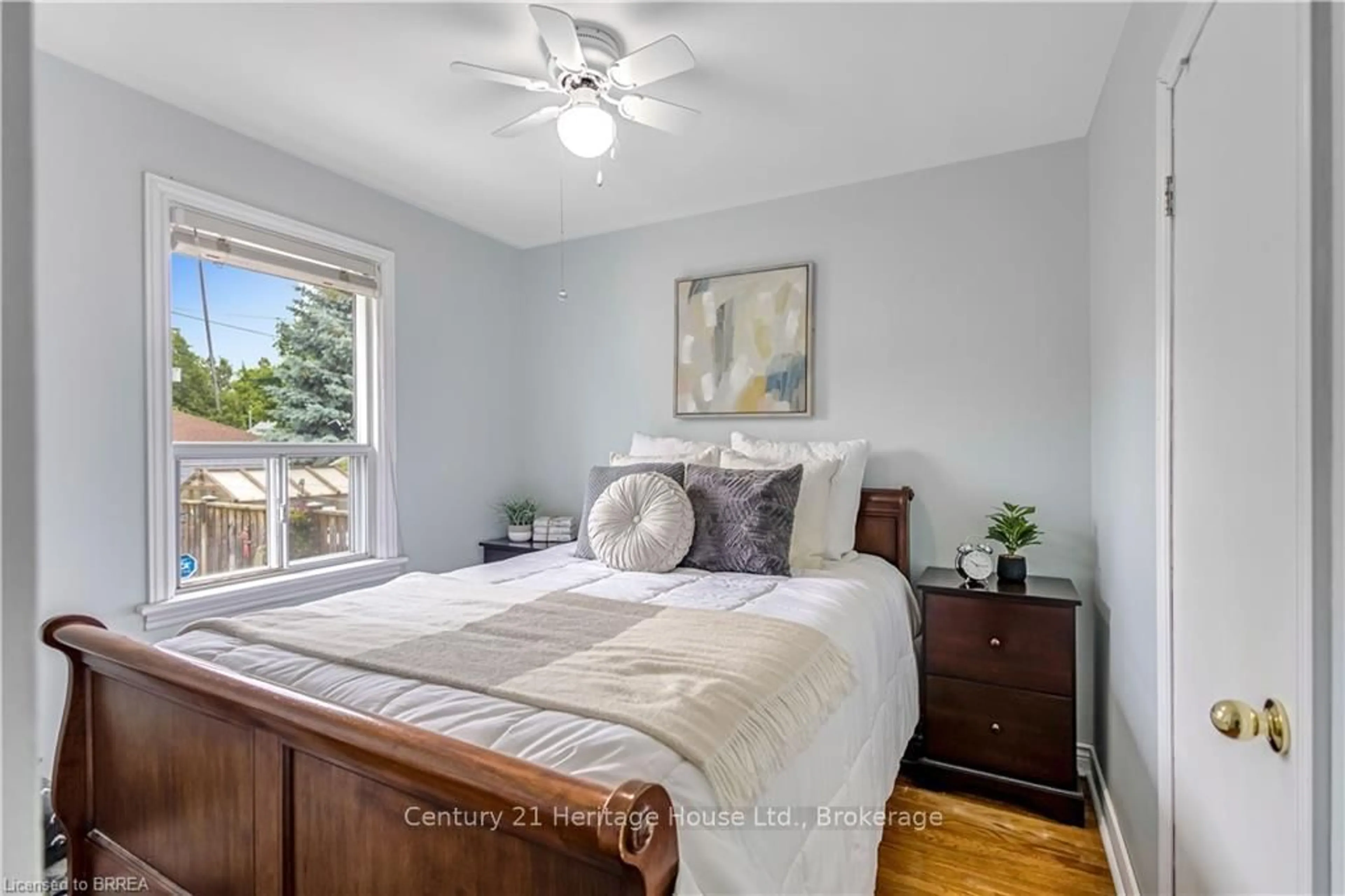Bedroom with bed, unknown for 366 East 18th St, Hamilton Ontario L9A 4P9