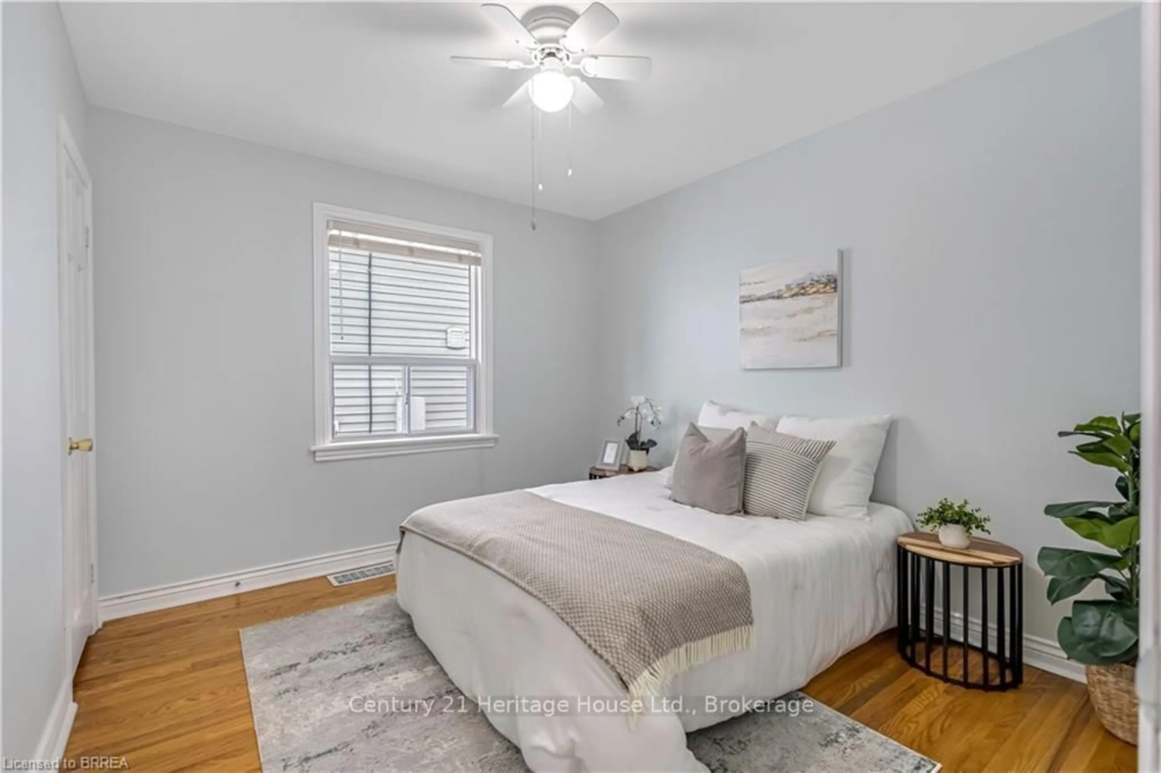 Bedroom with bed, unknown for 366 East 18th St, Hamilton Ontario L9A 4P9