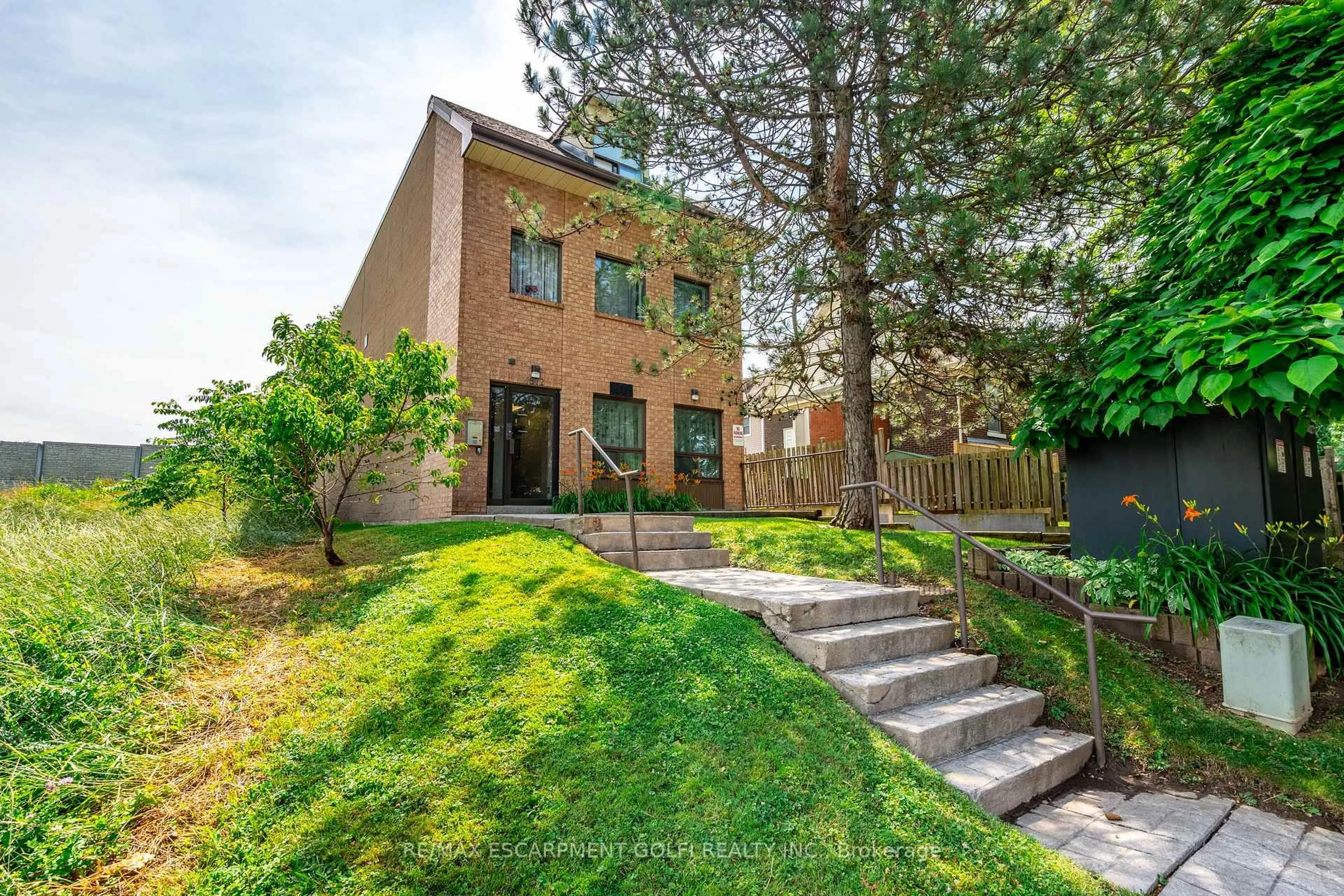 Home with brick exterior material, street for 4872 Valley Way #101, Niagara Falls Ontario L2E 1W3