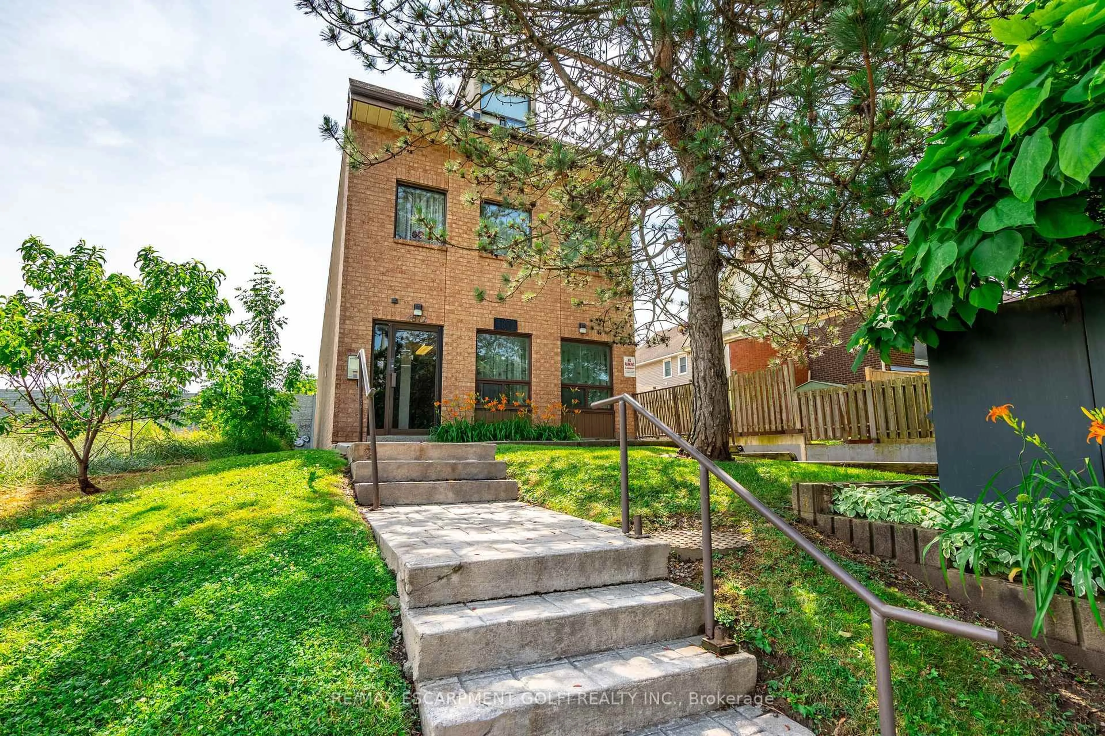 Home with brick exterior material, street for 4872 Valley Way #101, Niagara Falls Ontario L2E 1W3