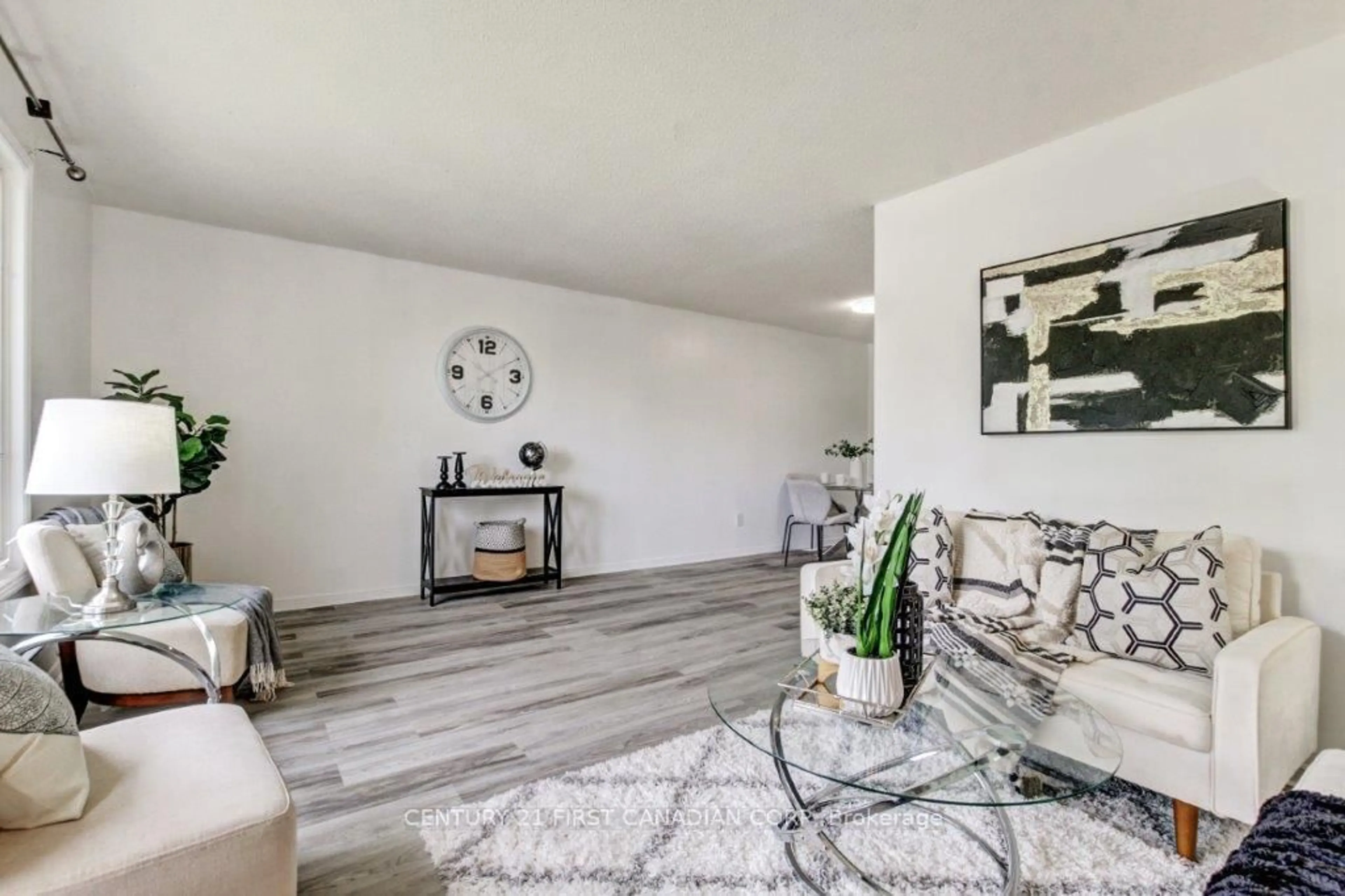 Living room with furniture, unknown for 5 Golding Pl, St. Thomas Ontario N5R 6B6