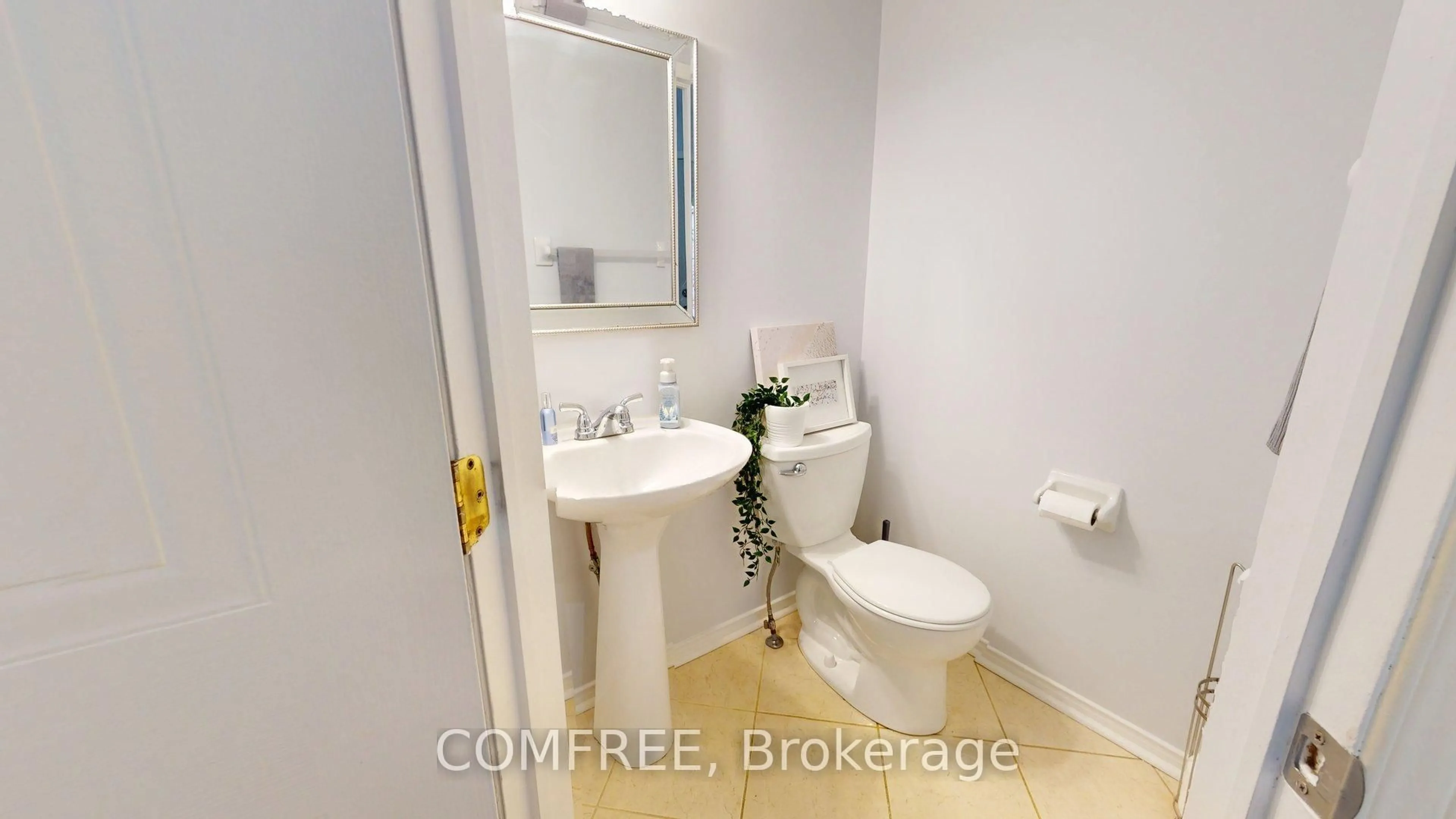 Standard bathroom, ceramic/tile floor for 783 Nesting Way, Orleans Ontario K4A 3X6