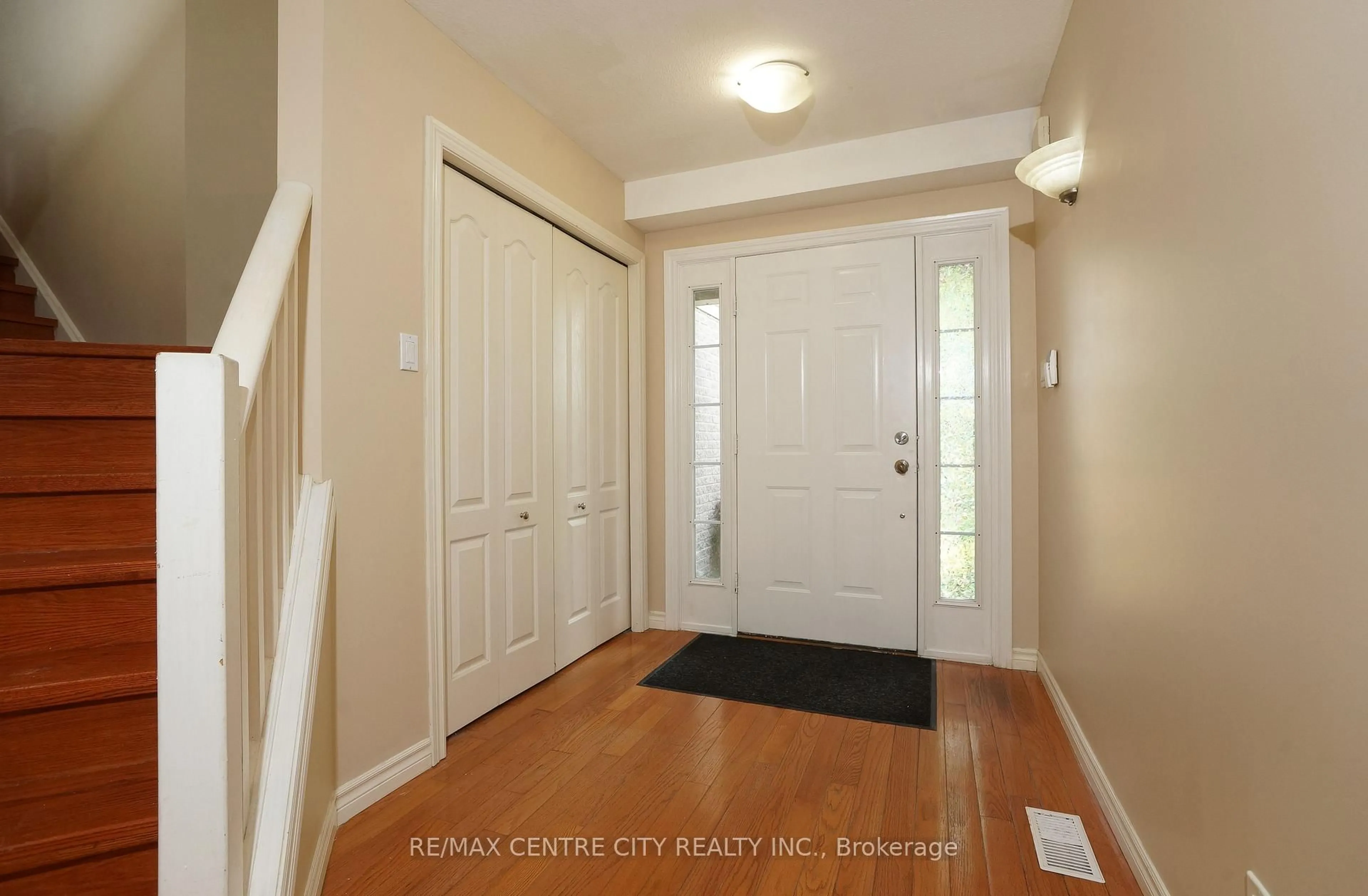 Indoor entryway for 742 Marigold St, London North Ontario N5X 4J3