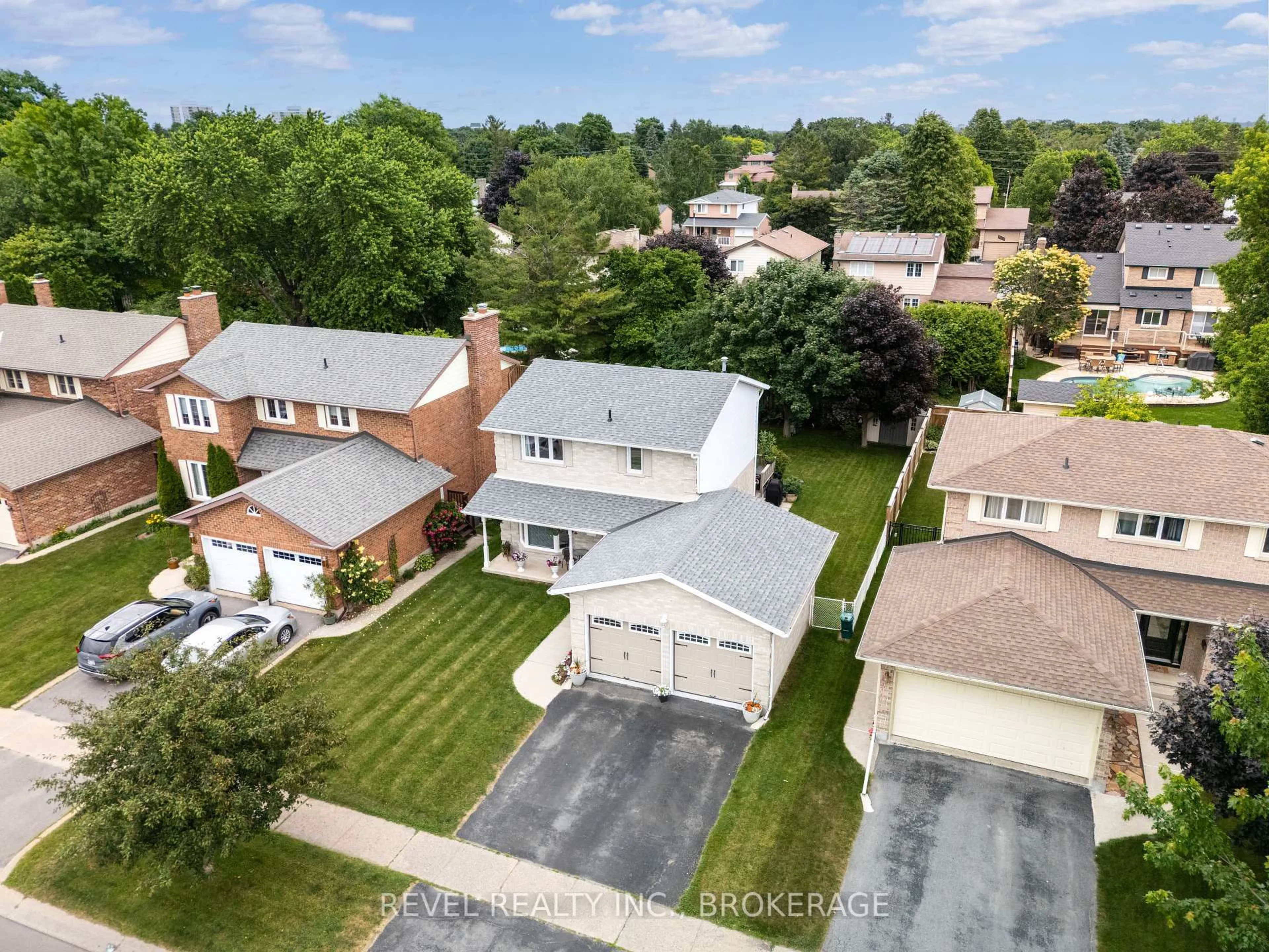 A pic from outside/outdoor area/front of a property/back of a property/a pic from drone, street for 842 Lancaster Dr, Kingston Ontario K7P 1R6