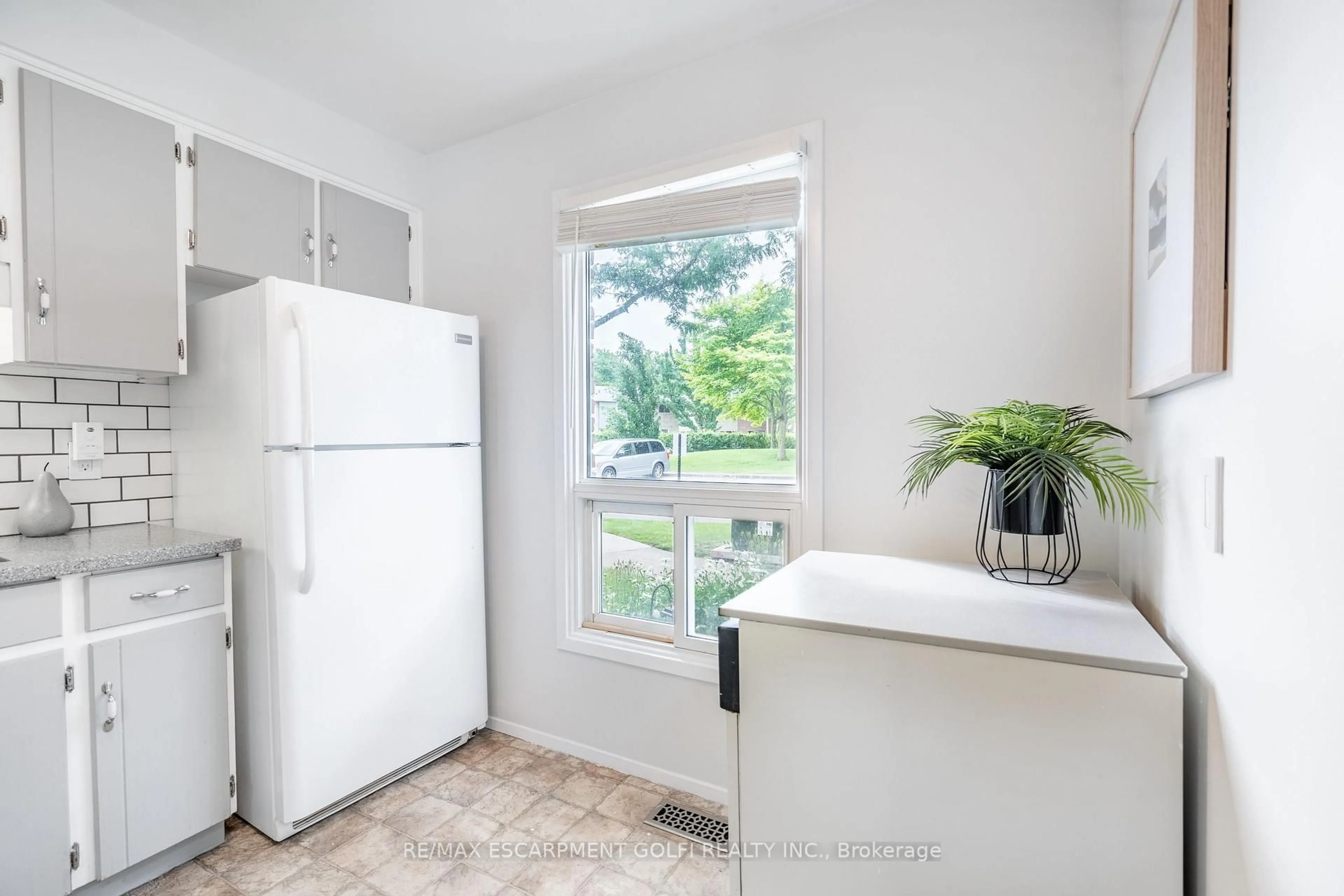 Unknown for 75 Ventura Dr #34, St. Catharines Ontario L2R 7J7