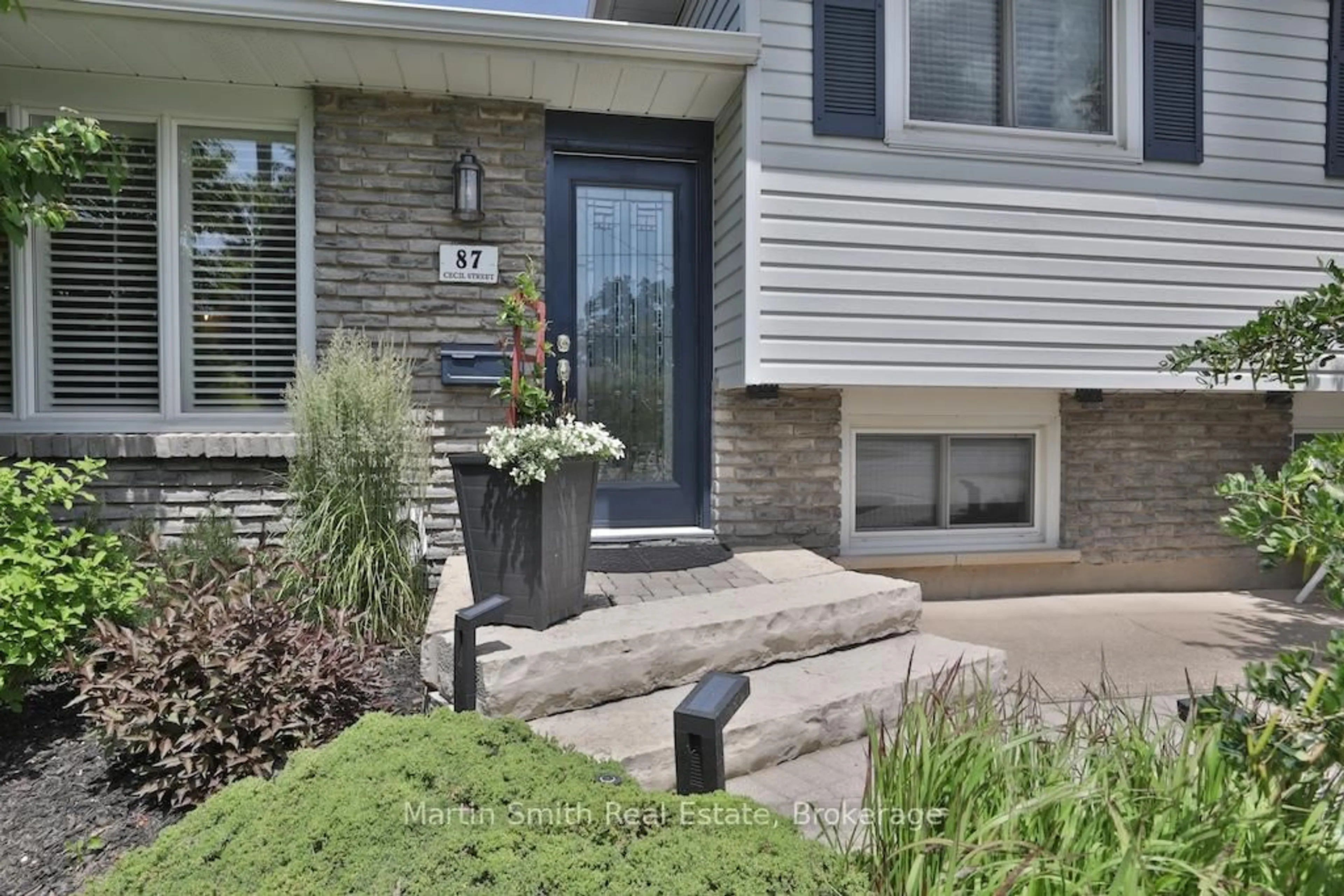 Unknown for 87 Cecil St, St. Catharines Ontario L2N 4B3