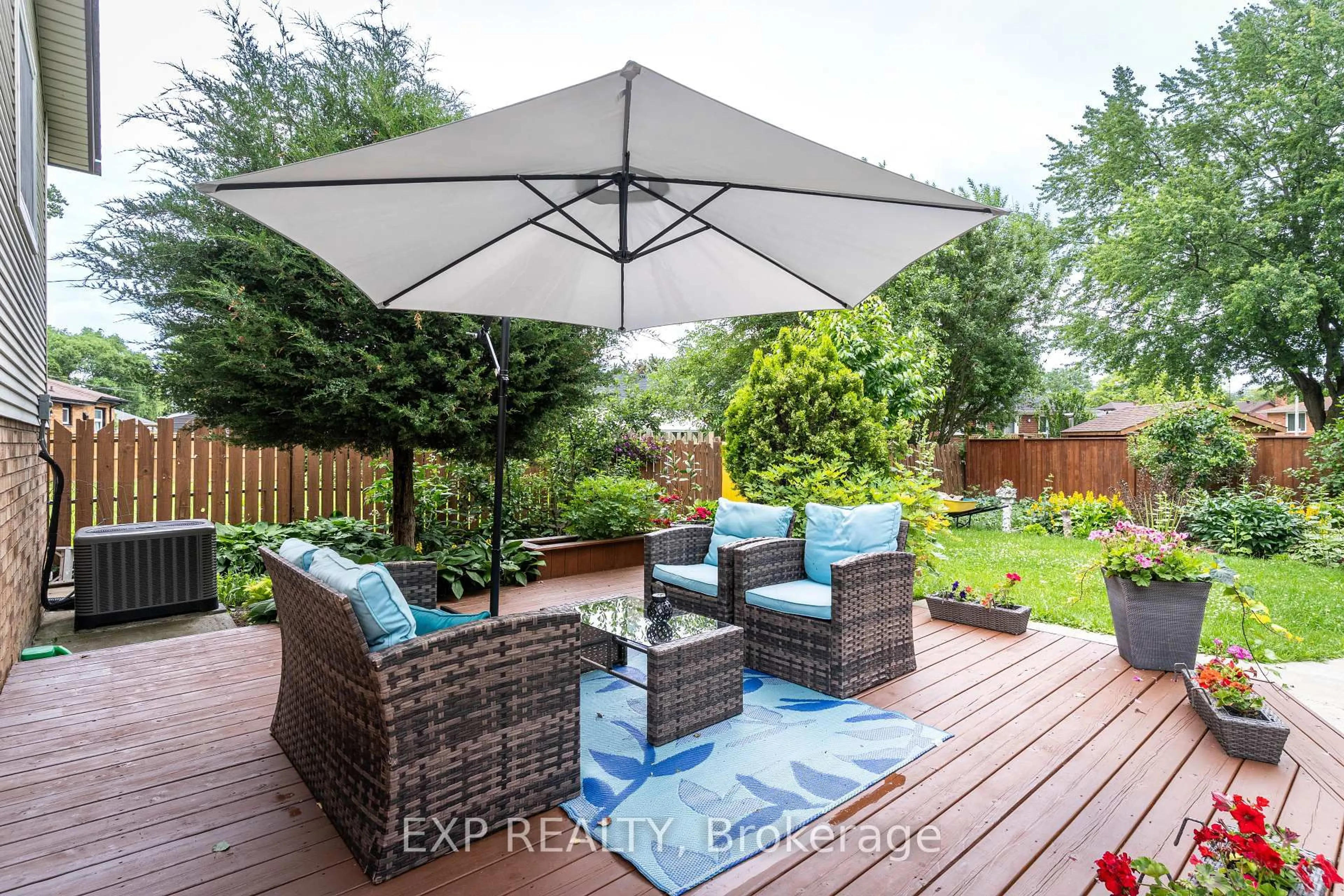 Patio, street for 2415 Cabana Rd, Windsor Ontario N9G 1E2