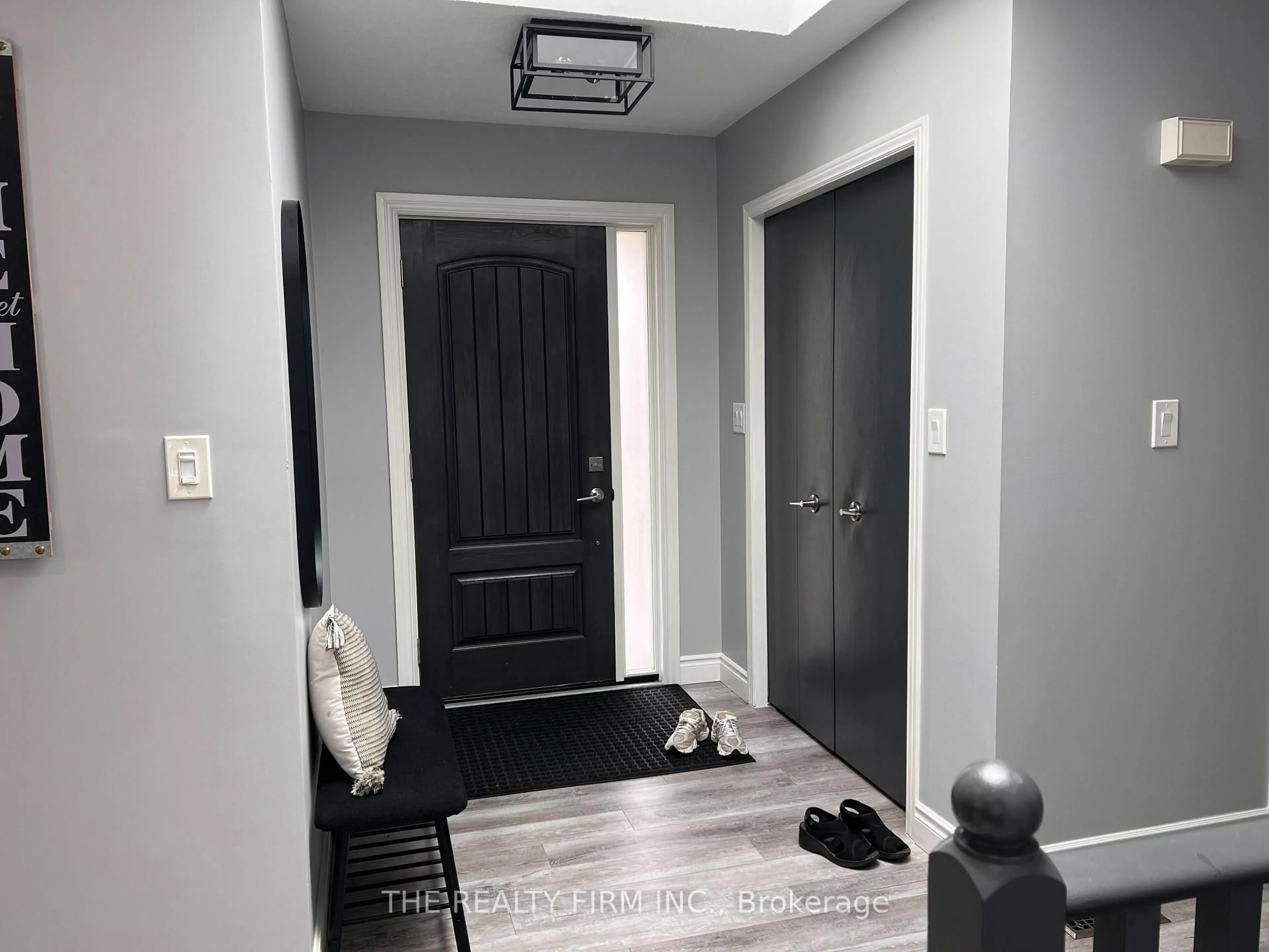 Indoor entryway for 371 Sherwood Ave, Central Elgin Ontario N0L 1B0
