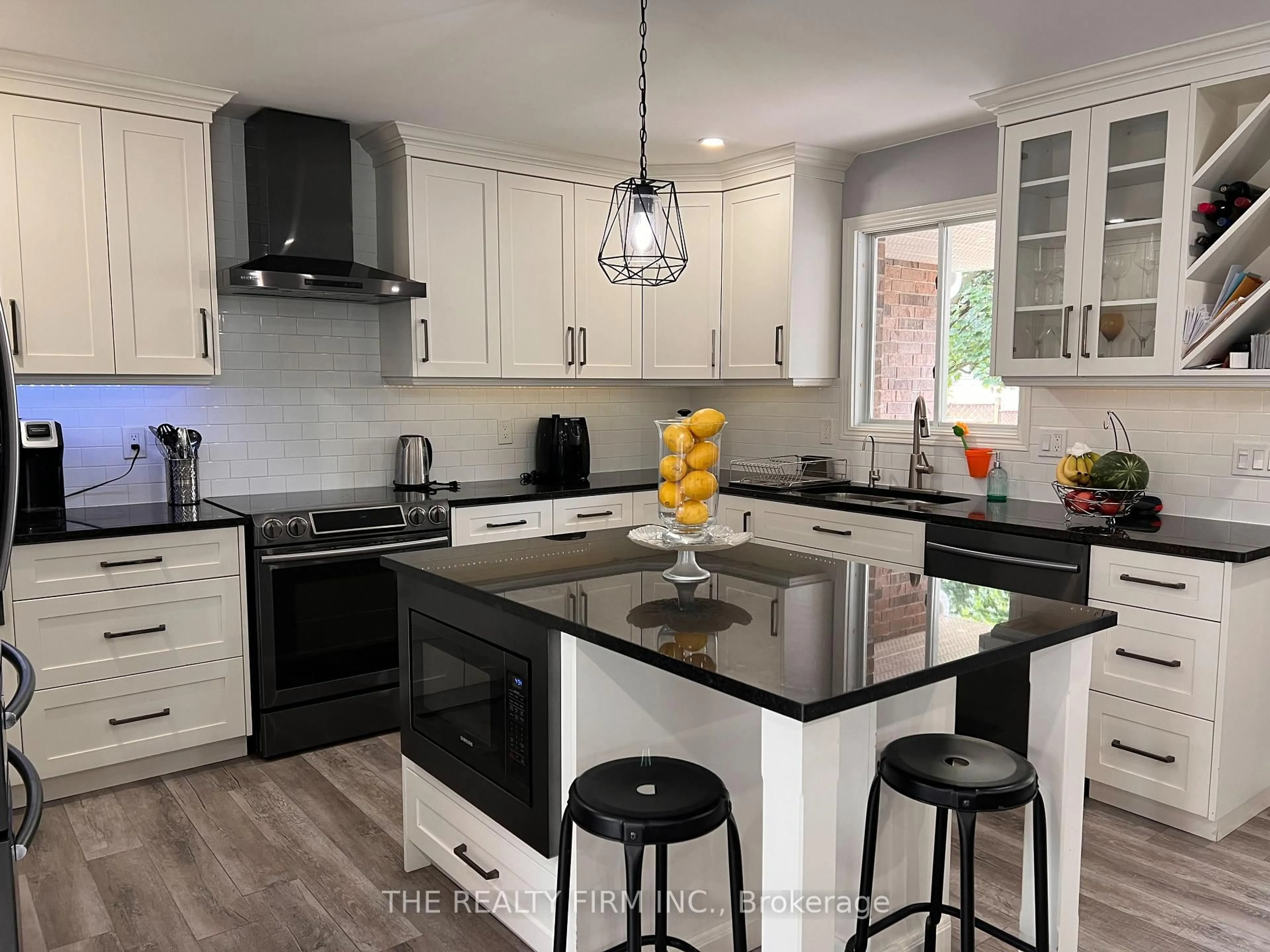 Open concept kitchen, unknown for 371 Sherwood Ave, Central Elgin Ontario N0L 1B0