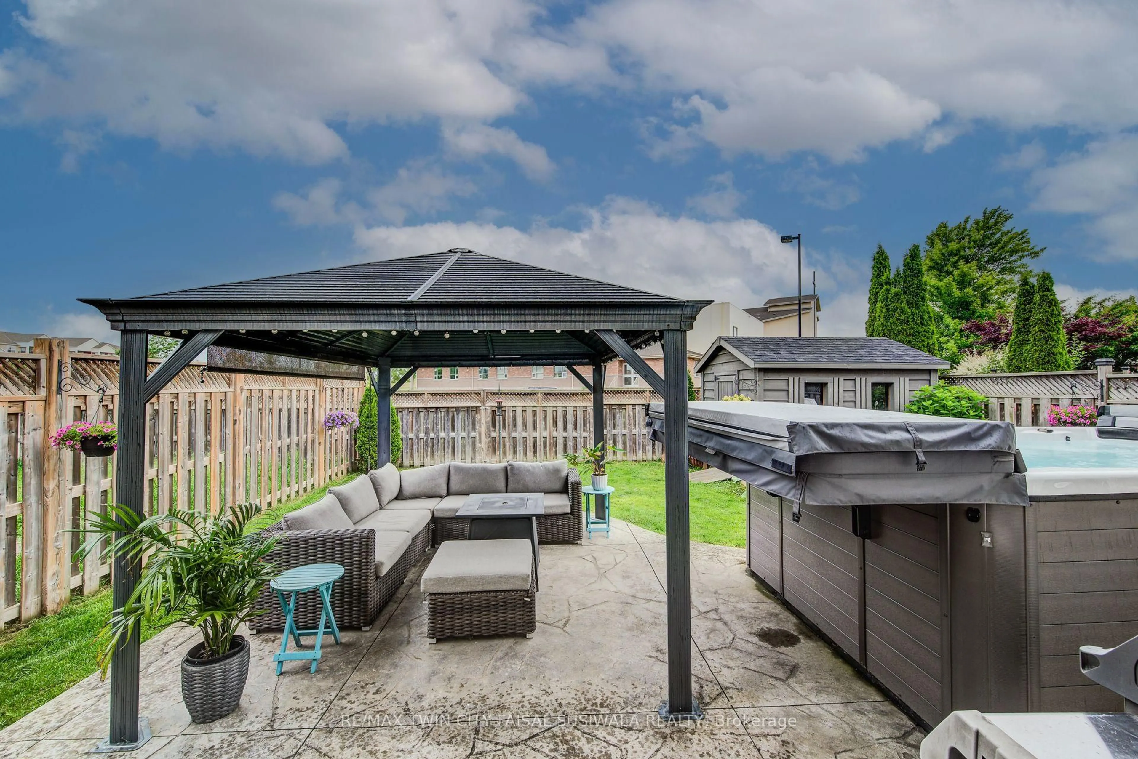 Patio, unknown for 719 Frontenac Cres, Woodstock Ontario N4V 0B1