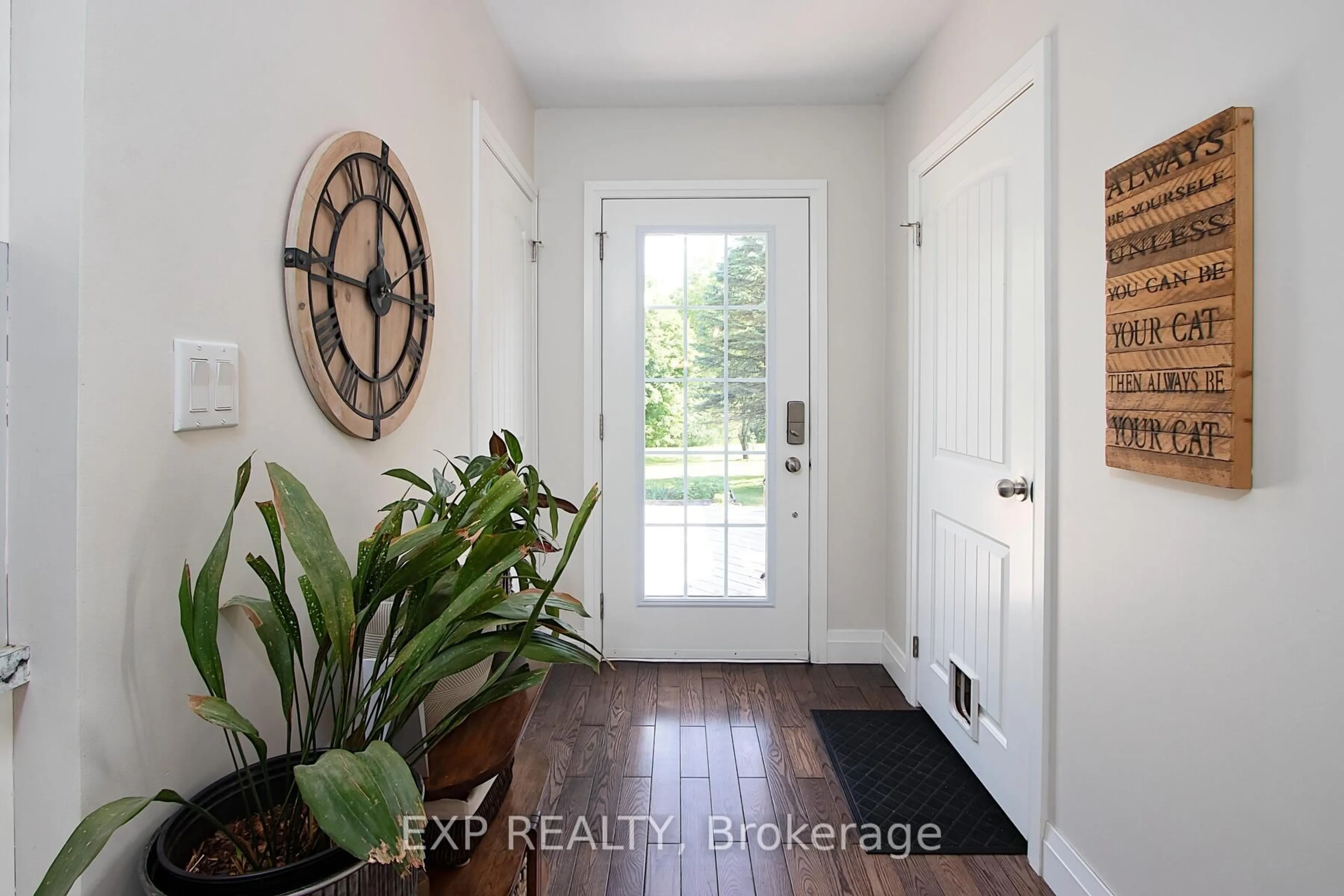 Indoor entryway for 52686 Chalet Line, Malahide Ontario N5H 2R1