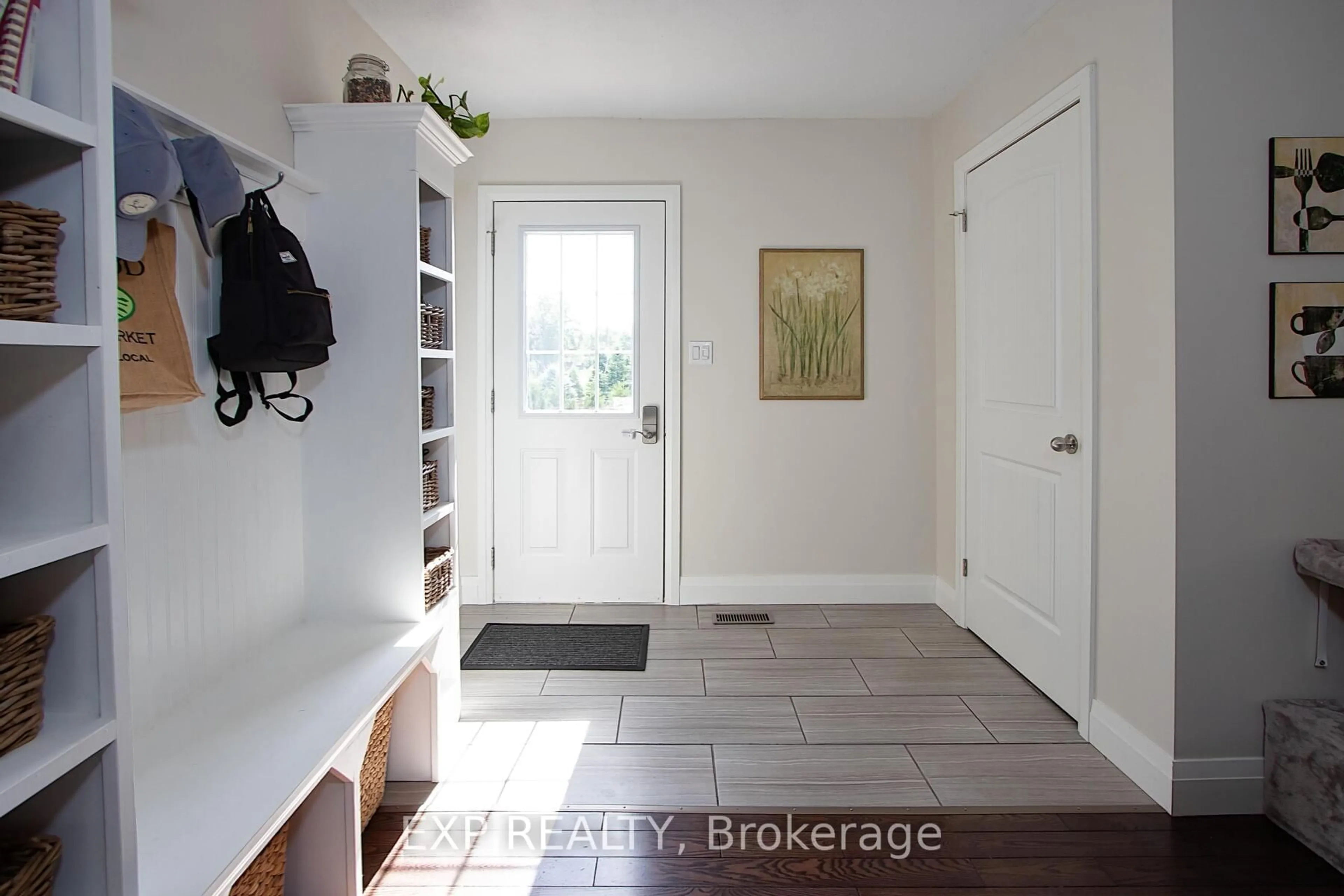Indoor entryway for 52686 Chalet Line, Malahide Ontario N5H 2R1