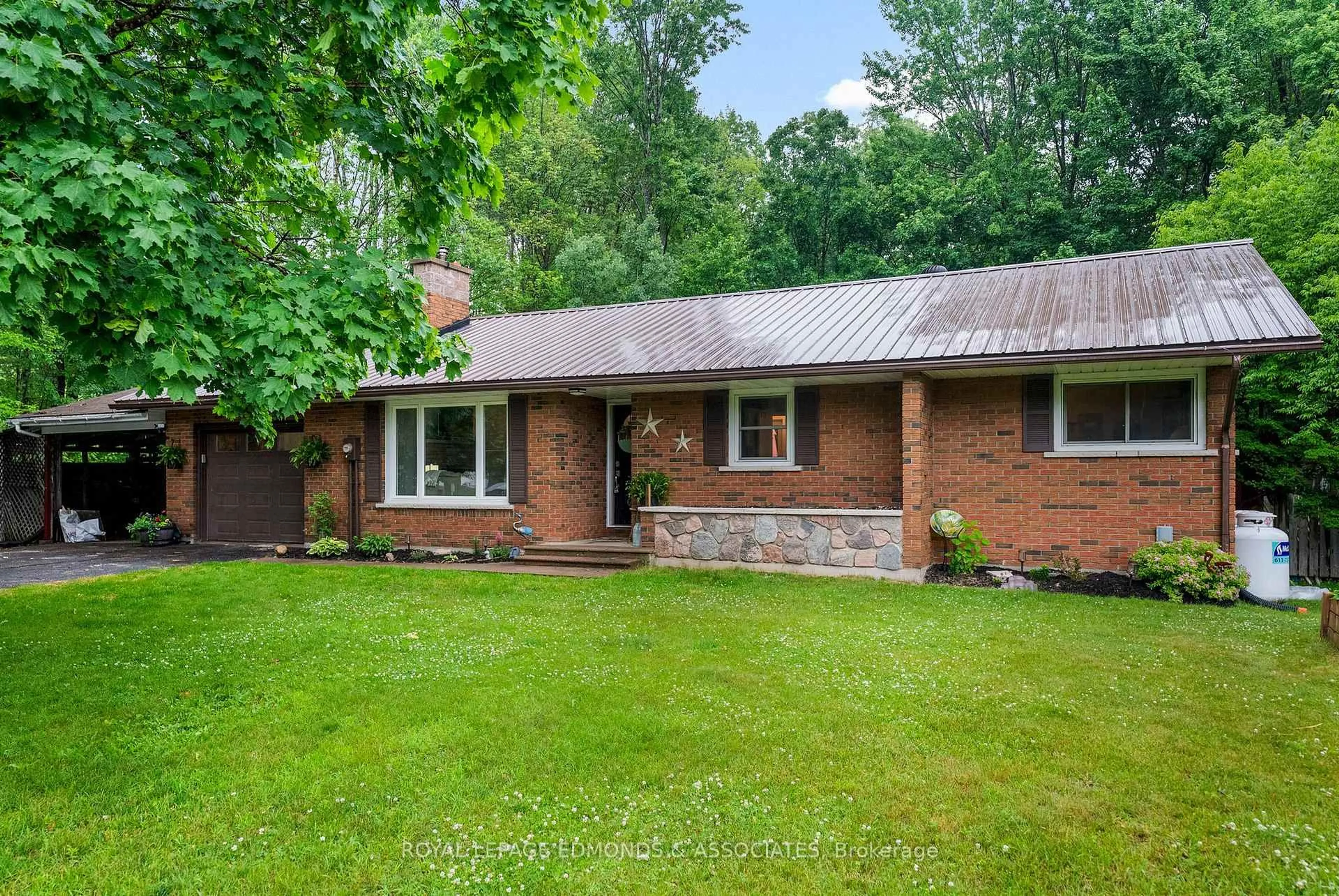 Home with brick exterior material, unknown for 3624 B Line Rd, Petawawa Ontario K8A 6W7