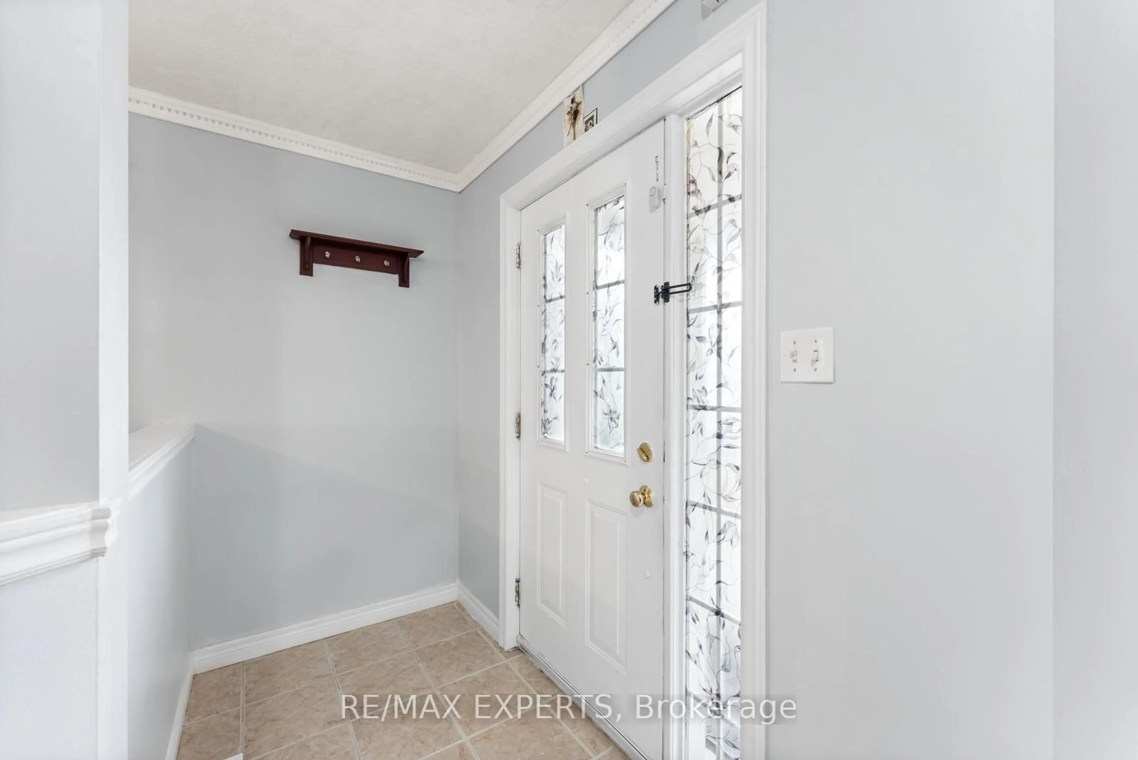 Indoor entryway for 56 Steepleridge St, Kitchener Ontario N2P 2W3