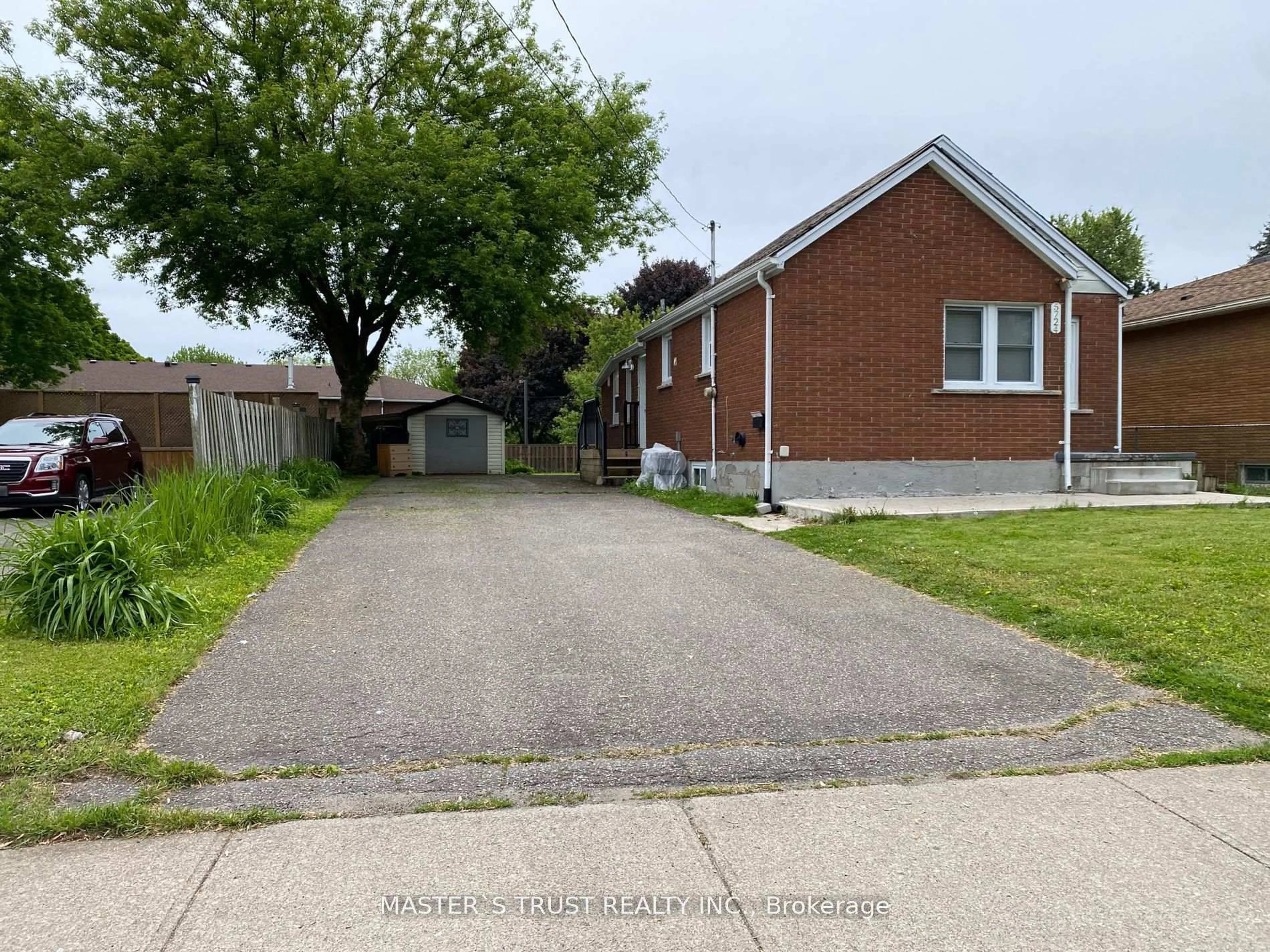 A pic from outside/outdoor area/front of a property/back of a property/a pic from drone, street for 5724 Arthur St, Niagara Falls Ontario L2E 3C1