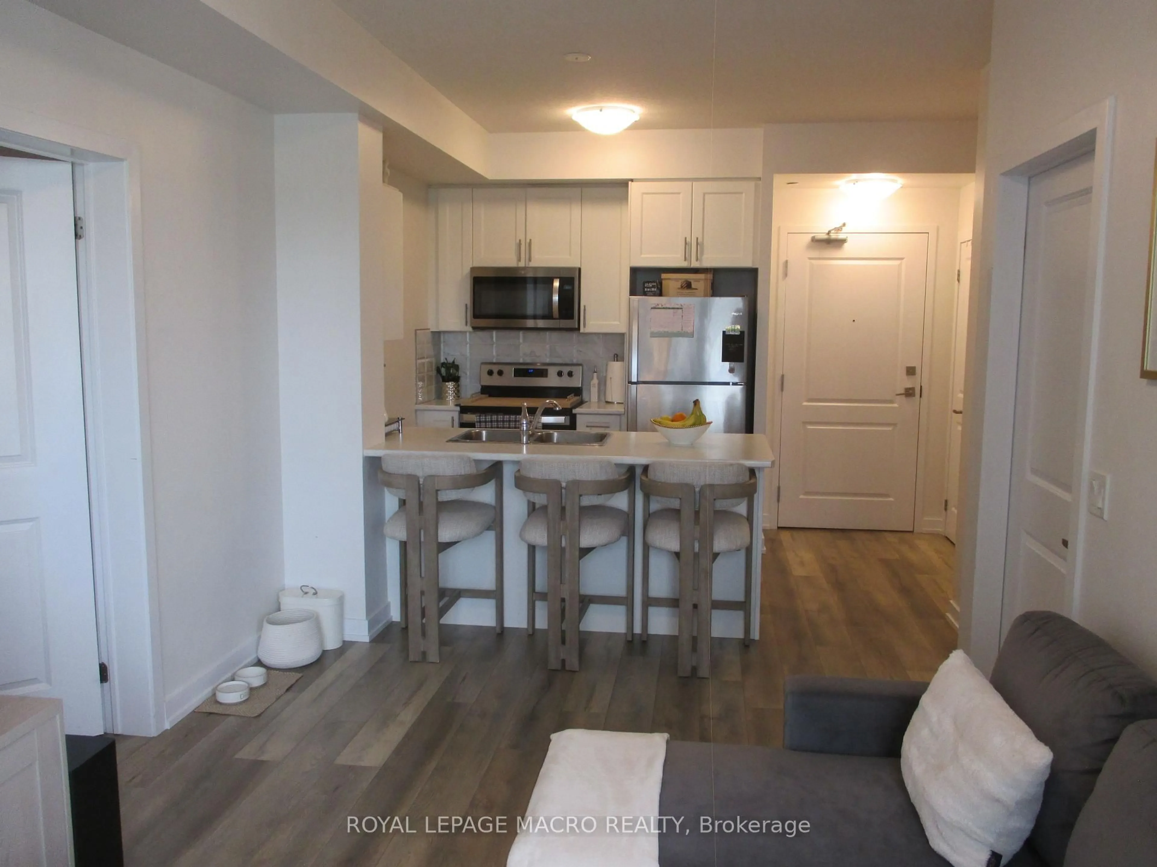 Open concept kitchen, unknown for 5055 Greenlane Rd #533, Lincoln Ontario L0R 1B3
