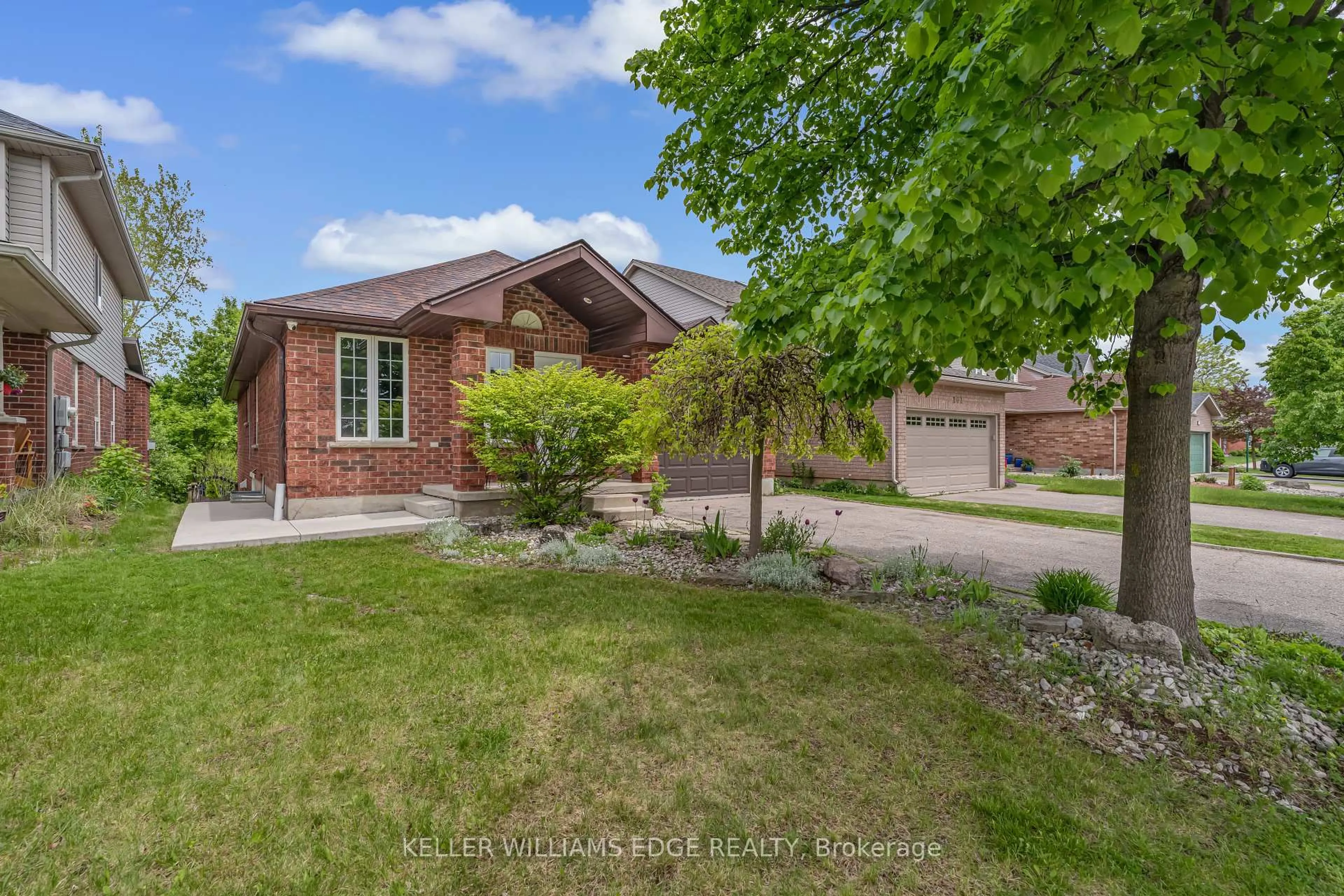 Home with brick exterior material, street for 258 Green Vista Dr, Cambridge Ontario N1T 1Z1
