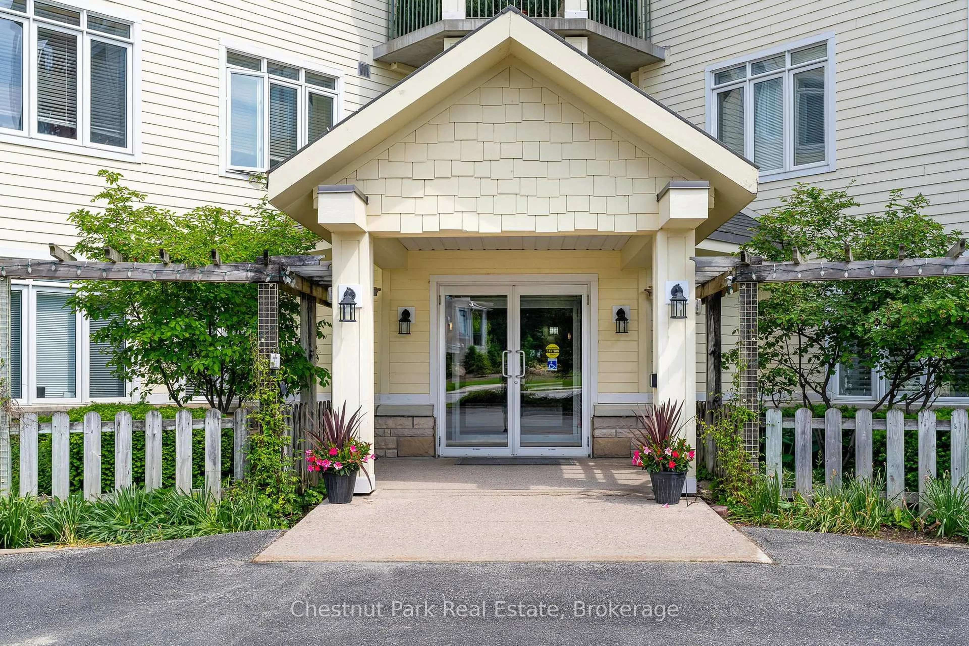 Indoor entryway for 10 Bay St #PH 1, Blue Mountains Ontario N0H 2P0