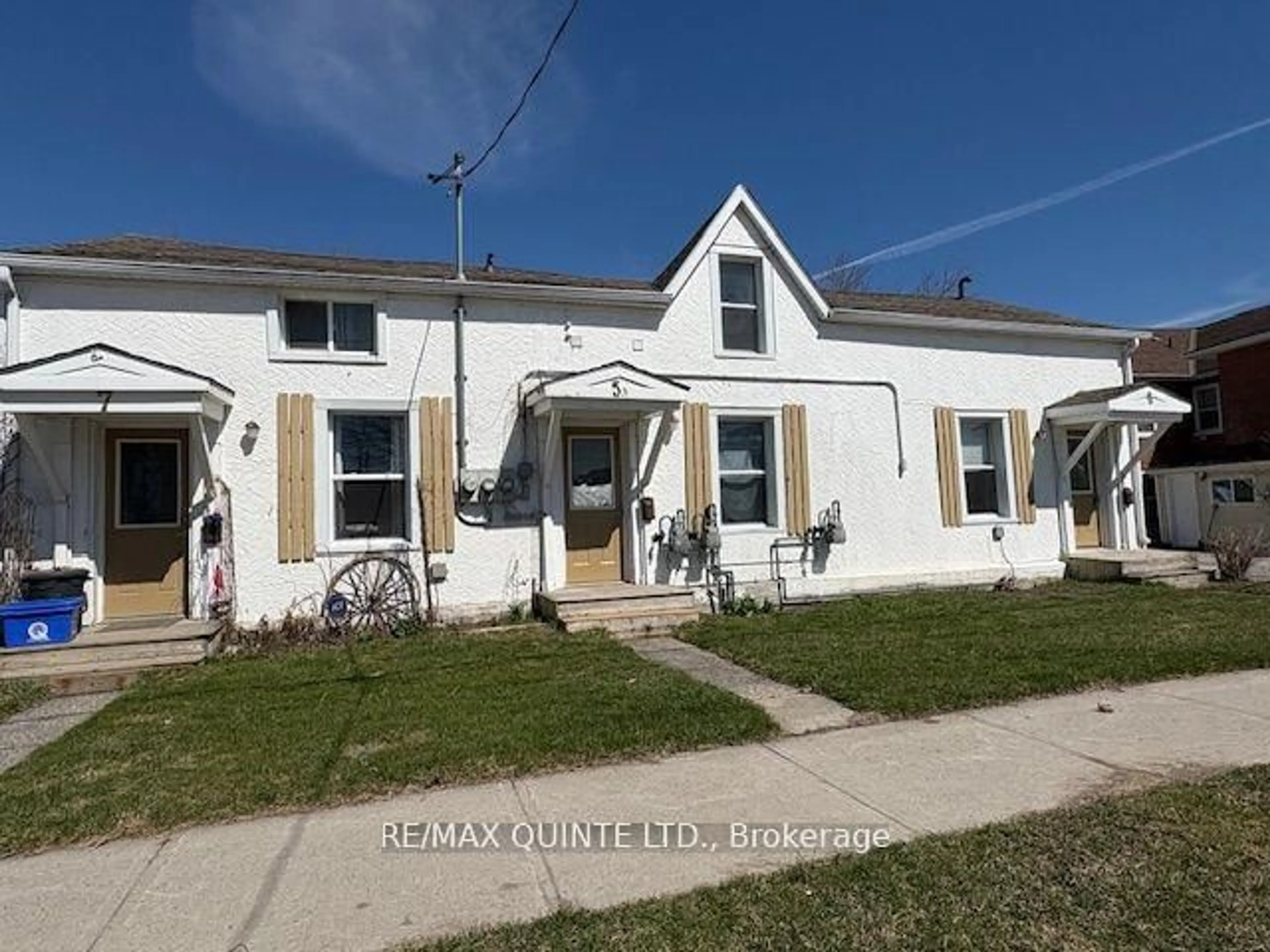 A pic from outside/outdoor area/front of a property/back of a property/a pic from drone, street for 5-7 Boswell St, Belleville Ontario K8P 3K7