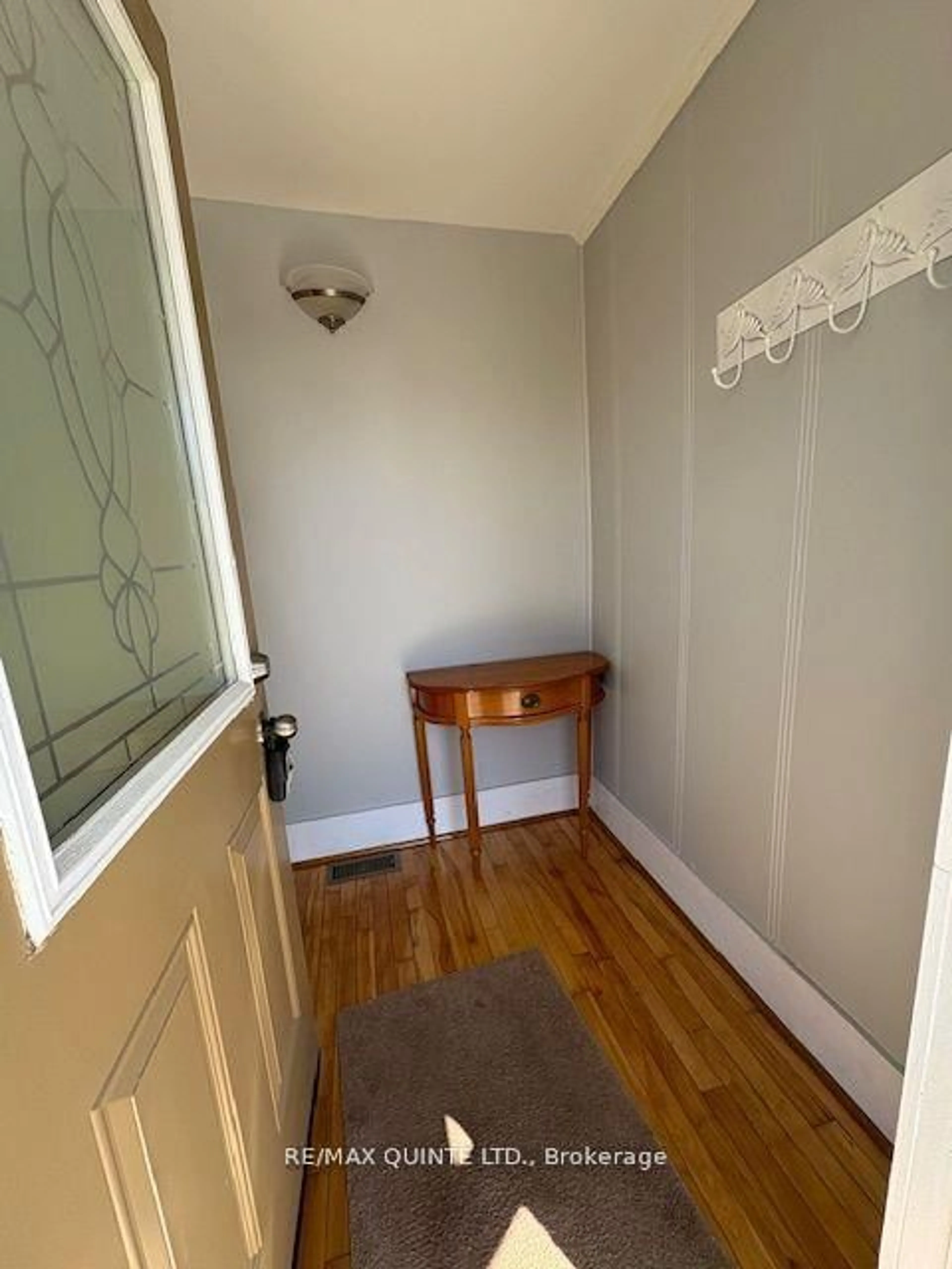 Indoor entryway for 5-7 Boswell St, Belleville Ontario K8P 3K7