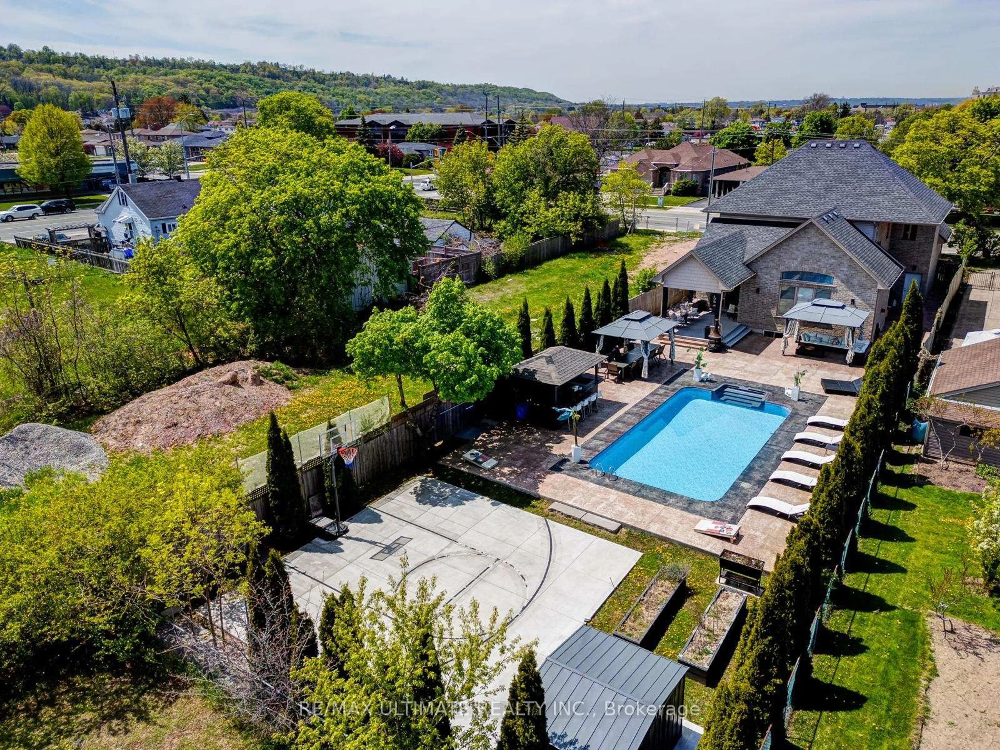 A pic from outside/outdoor area/front of a property/back of a property/a pic from drone, water/lake/river/ocean view for 178 Millen Rd, Hamilton Ontario L8E 2G5