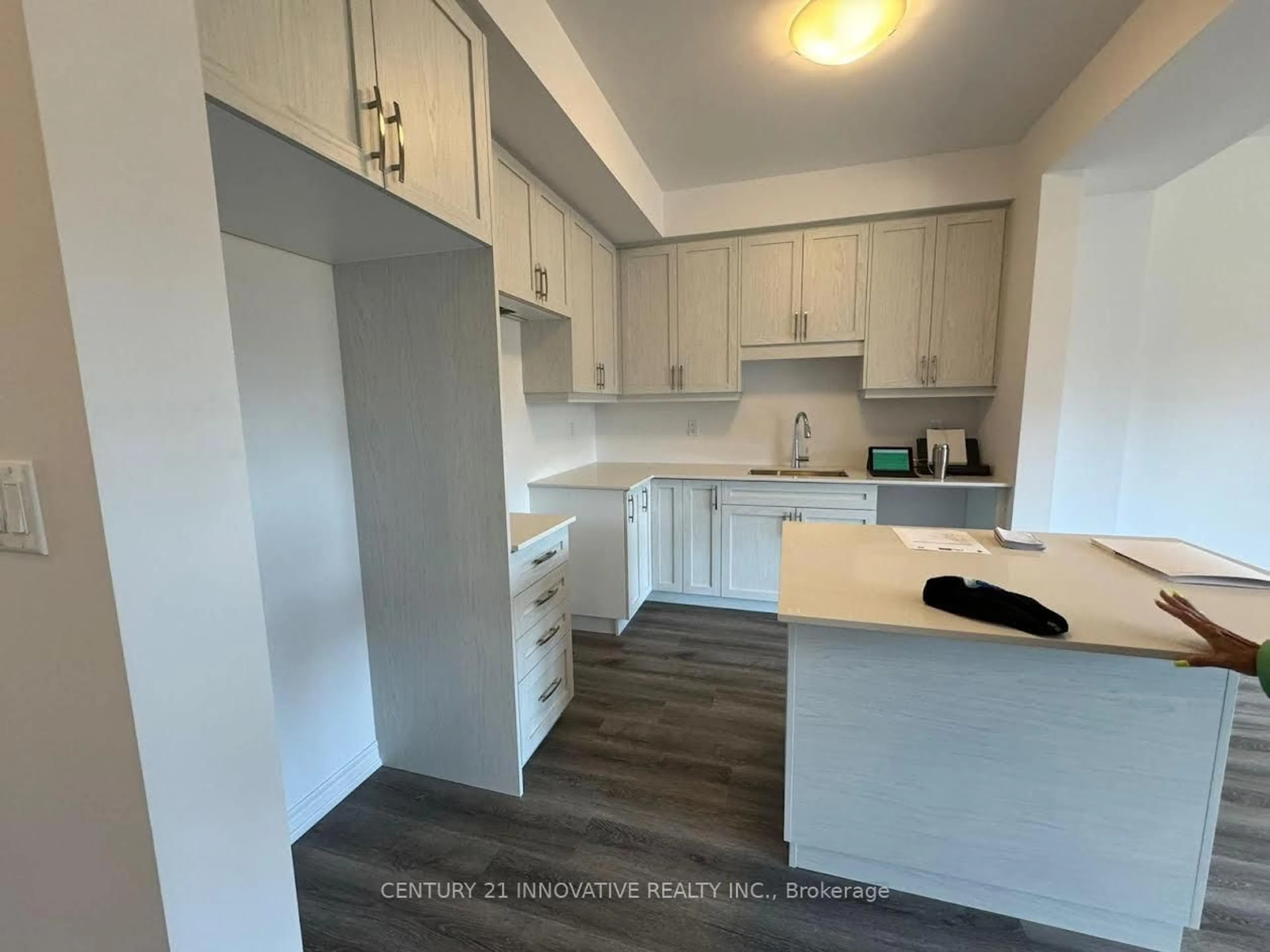 Standard kitchen, unknown for 448 Blackburn Dr #15, Brantford Ontario N3T 0X2