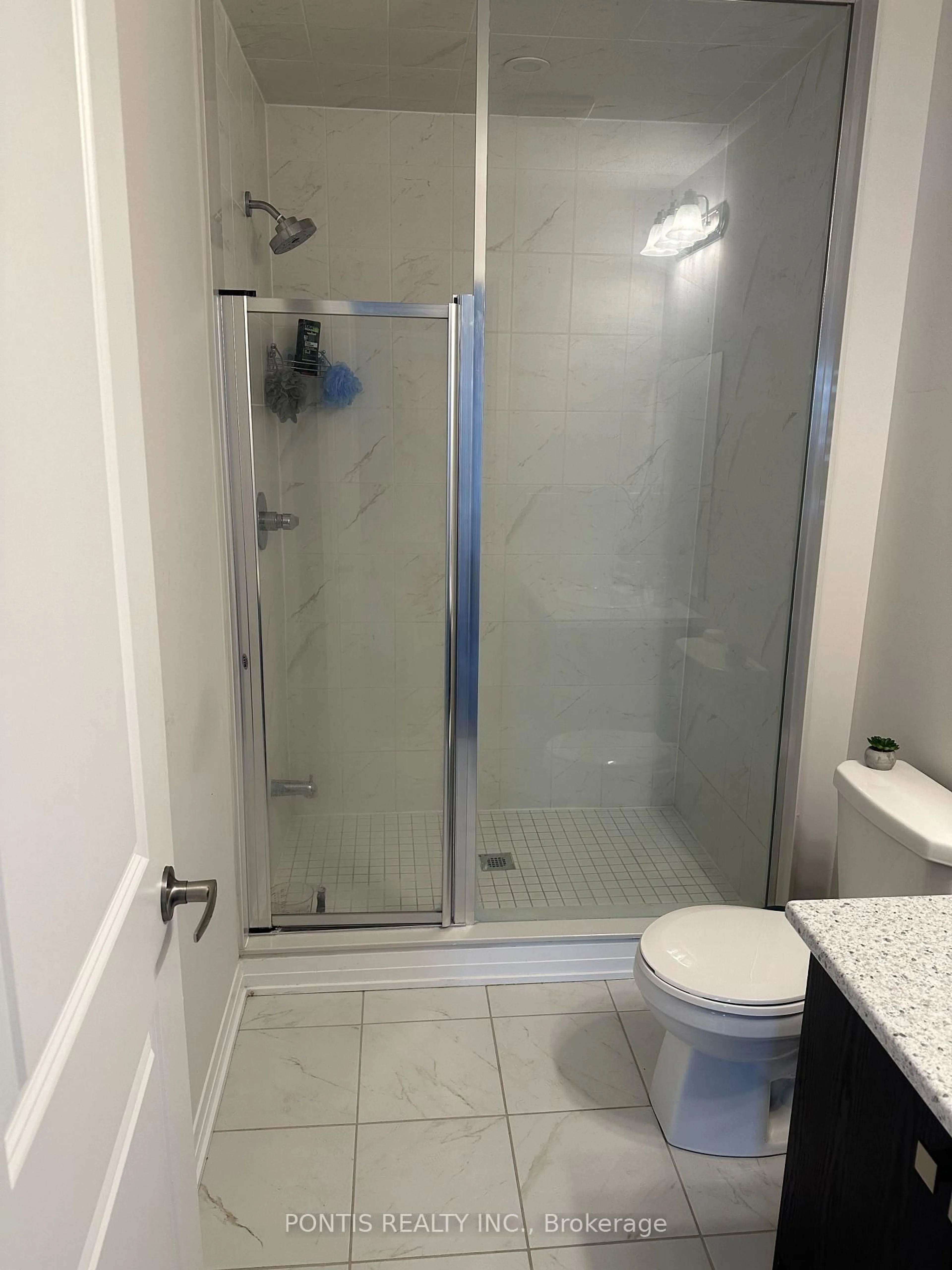 Standard bathroom, unknown for 585 Colborne St #304, Brantford Ontario N3S 3M7