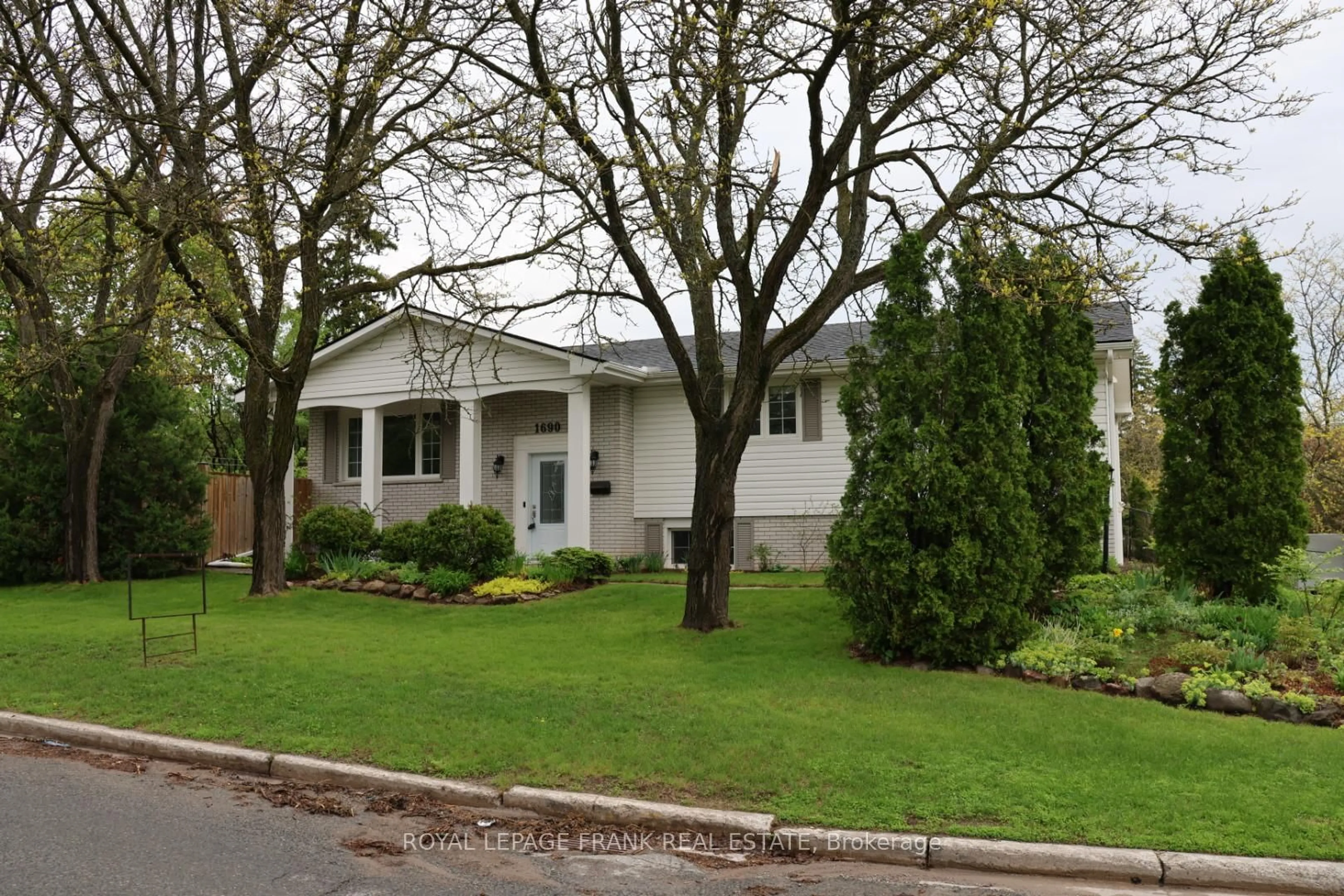 Home with vinyl exterior material, street for 1690 Pinehill Dr, Peterborough West Ontario K9J 7G4