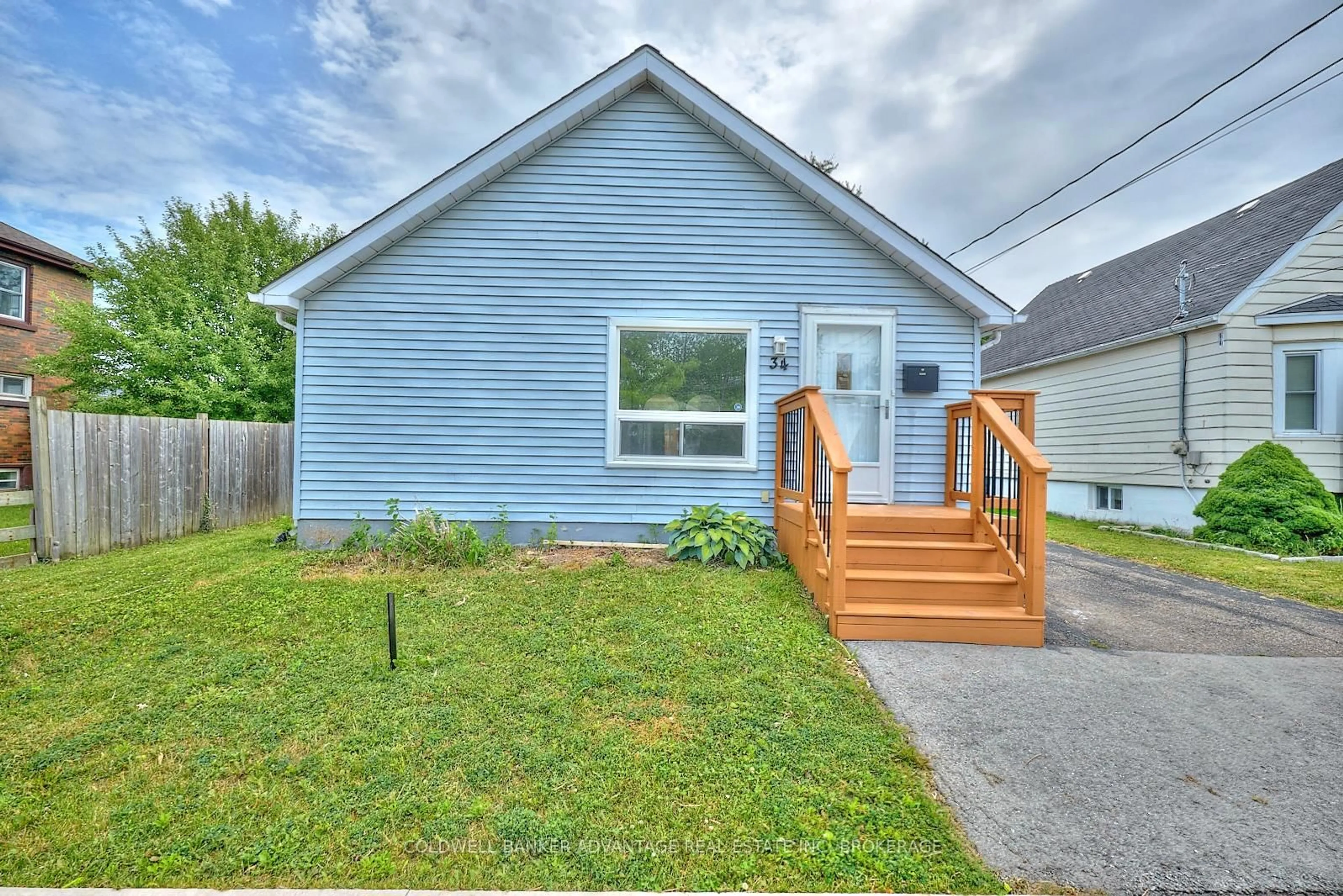 Home with vinyl exterior material, street for 34 Scholfield Ave, Welland Ontario L3B 1N5