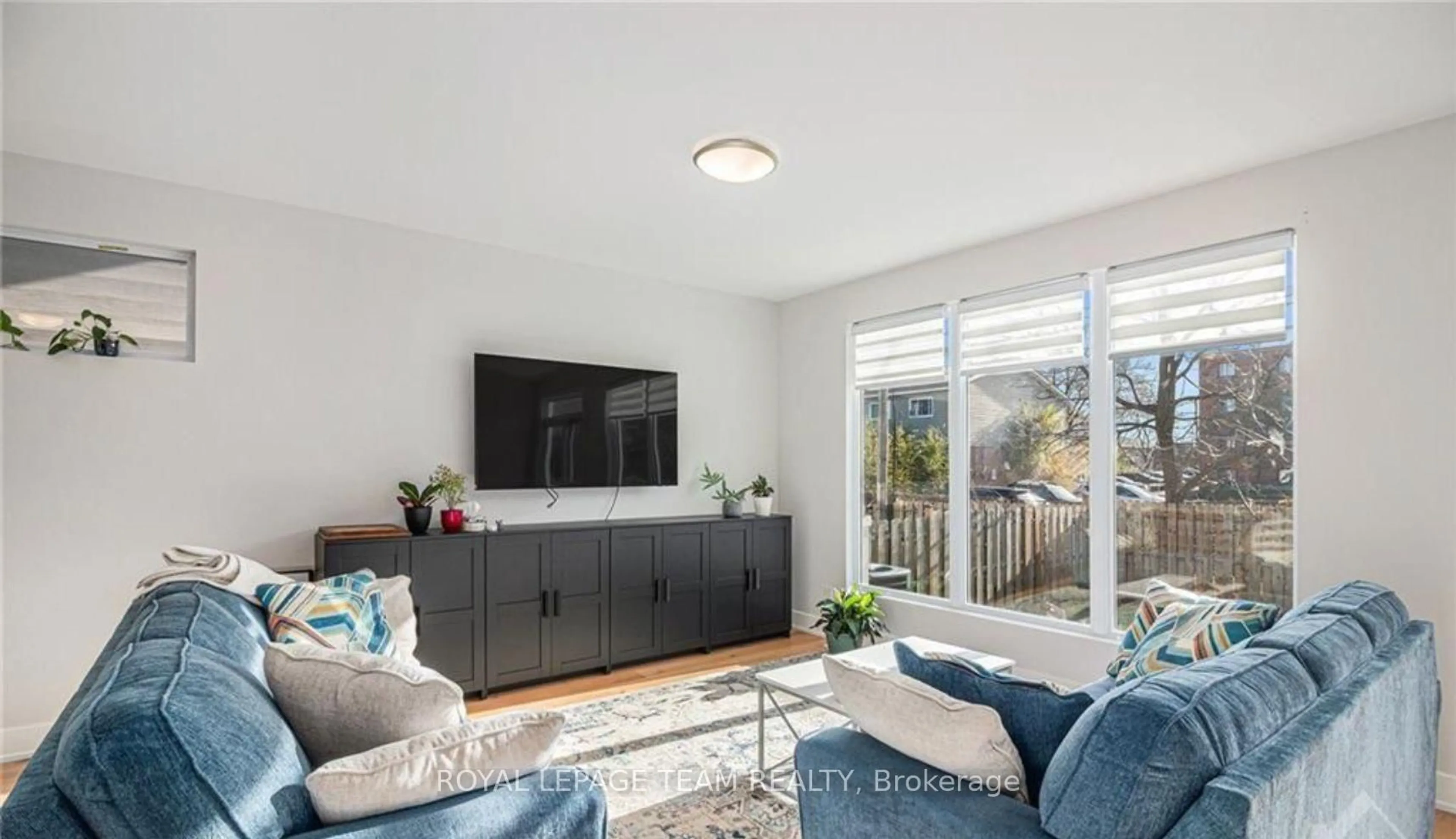 Living room with furniture, wood/laminate floor for 1400 Mayview Ave, Ottawa Ontario K1Z 8H7