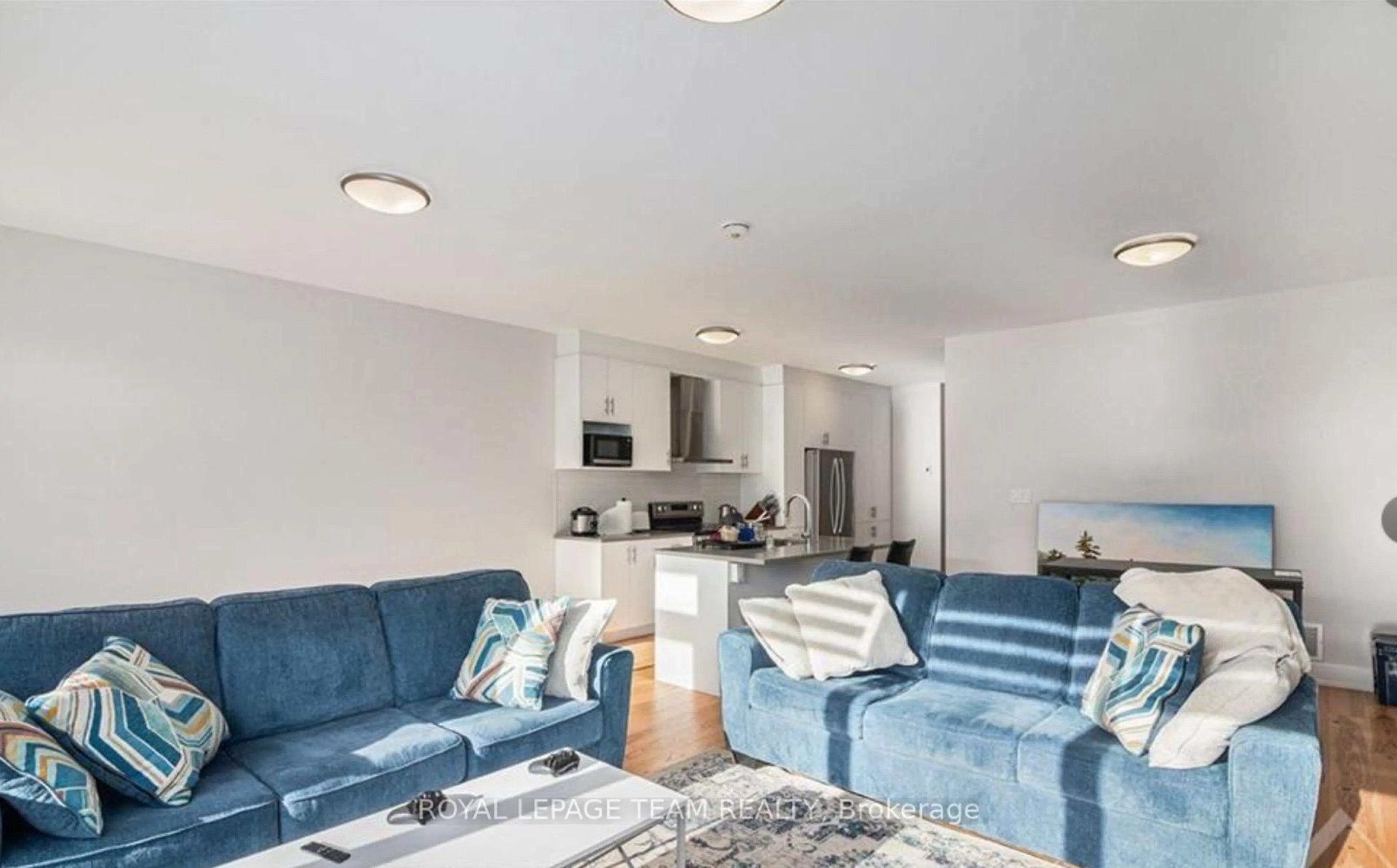 Living room with furniture, unknown for 1400 Mayview Ave, Ottawa Ontario K1Z 8H7