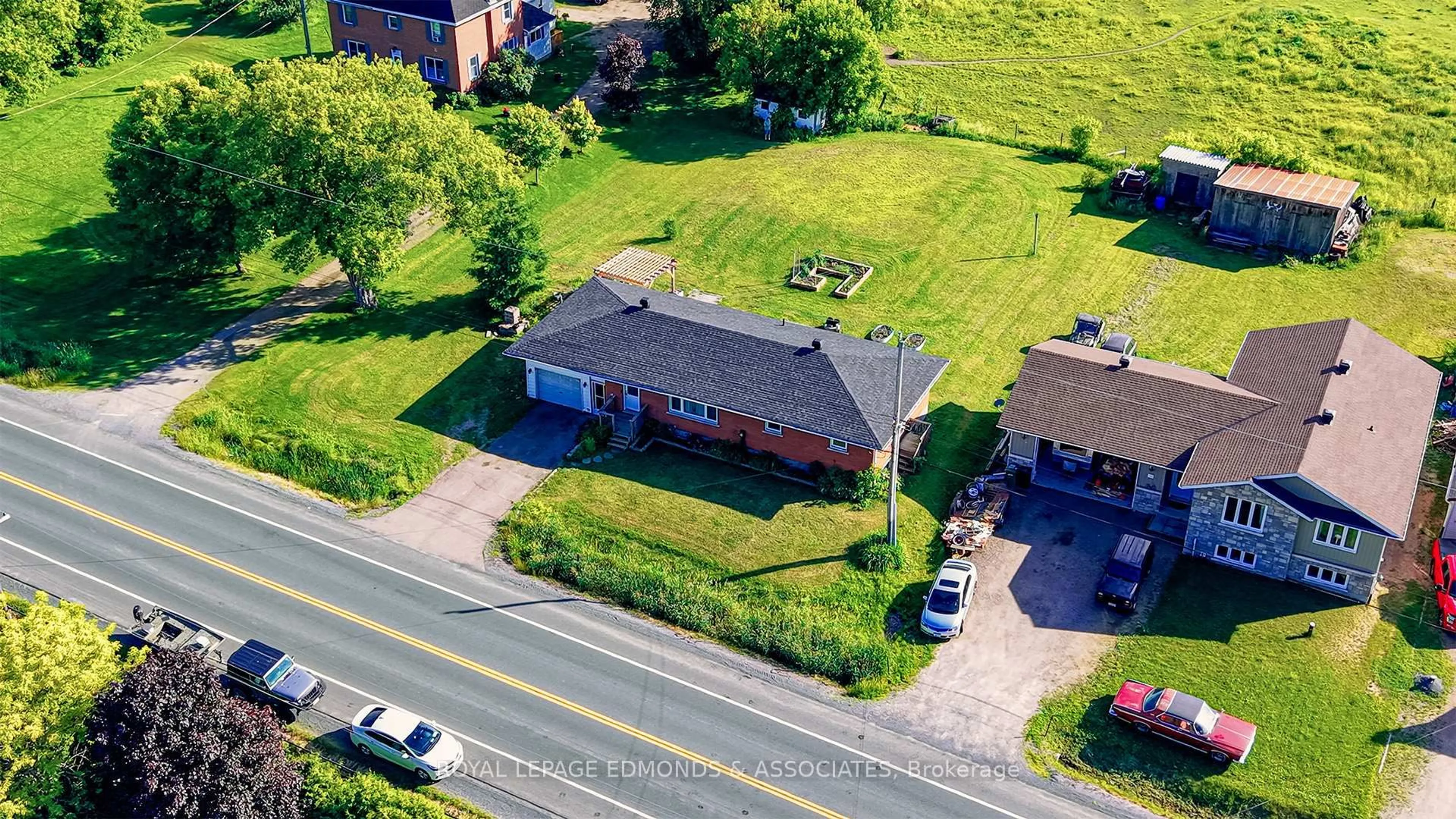A pic from outside/outdoor area/front of a property/back of a property/a pic from drone, building for 140 Mud Lake Rd, Pembroke Ontario K8A 6W4